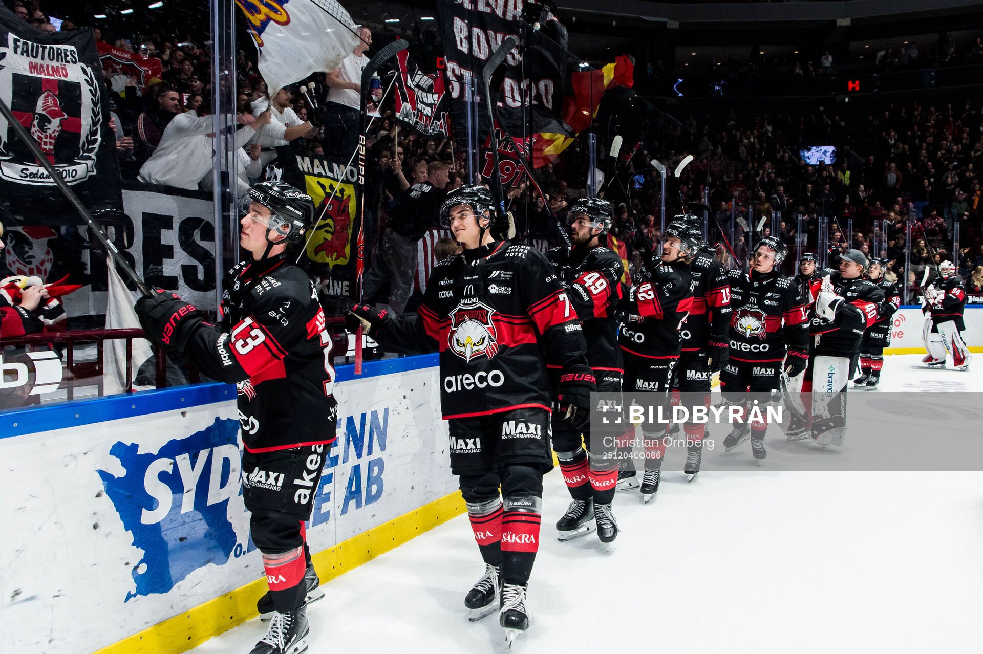 Malmö Redhawks spelare jublar