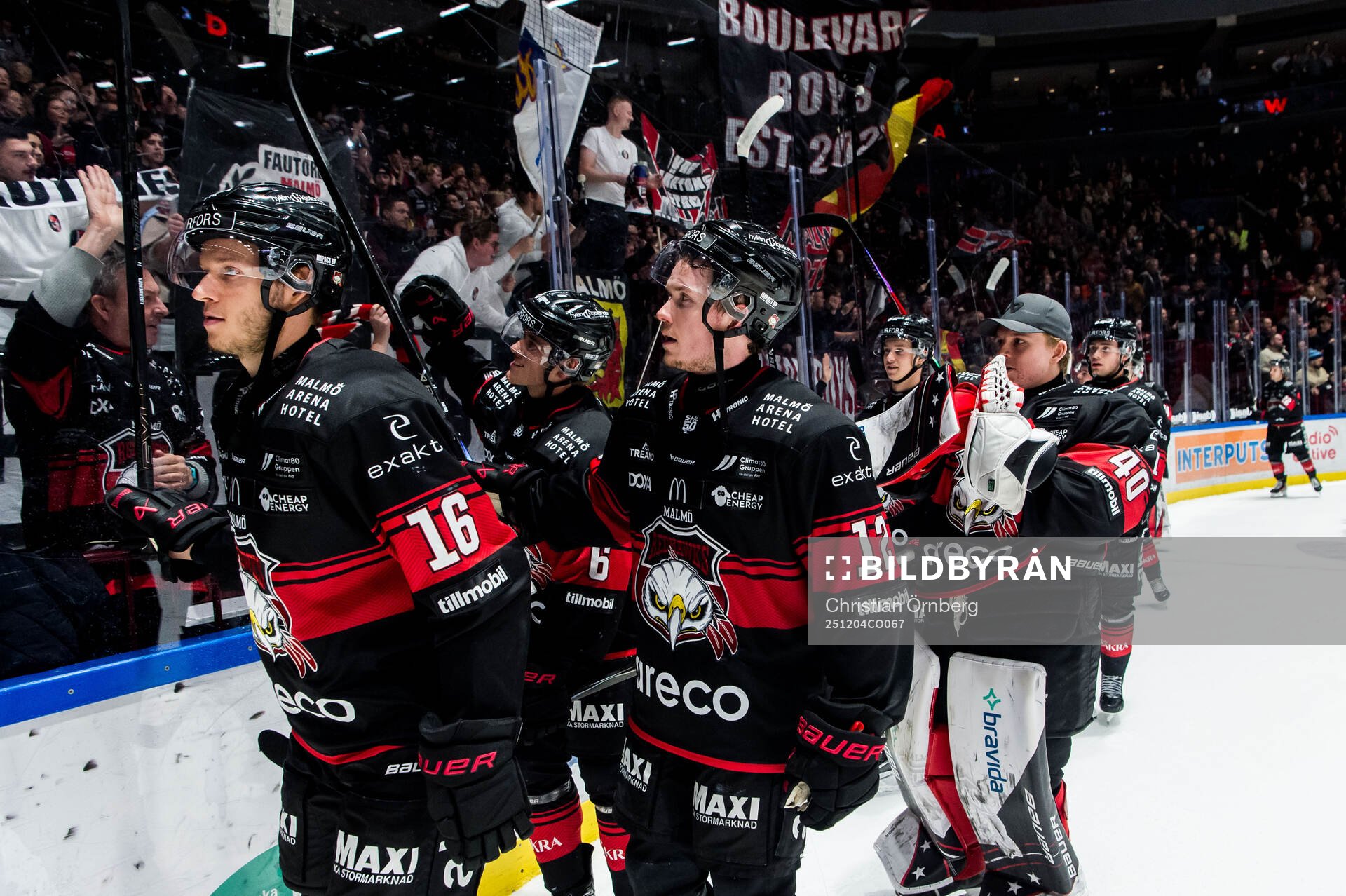 Malmö Redhawks spelare jublar