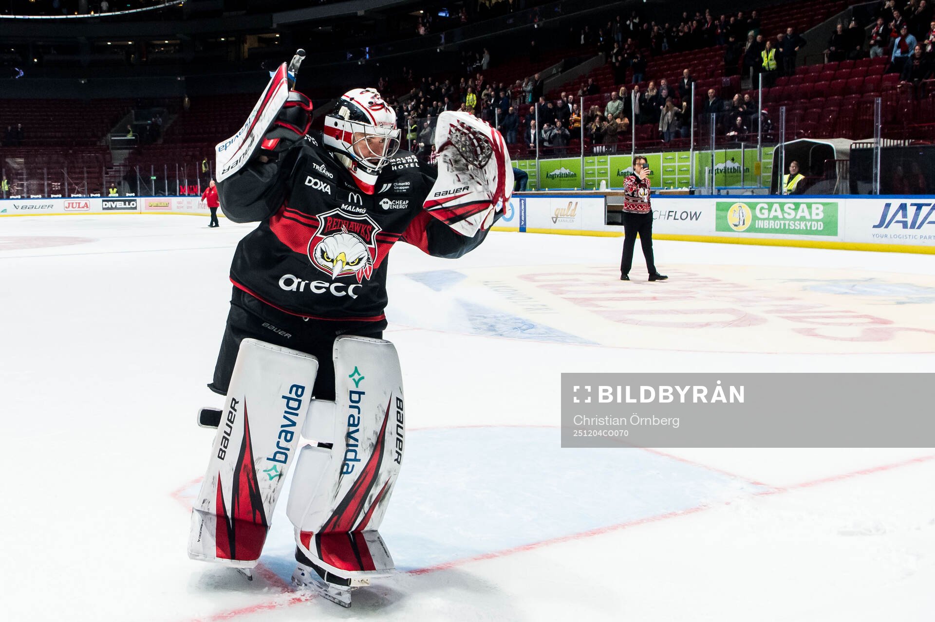 Malmö Redhawks målvakt Marek Langhamer jublar