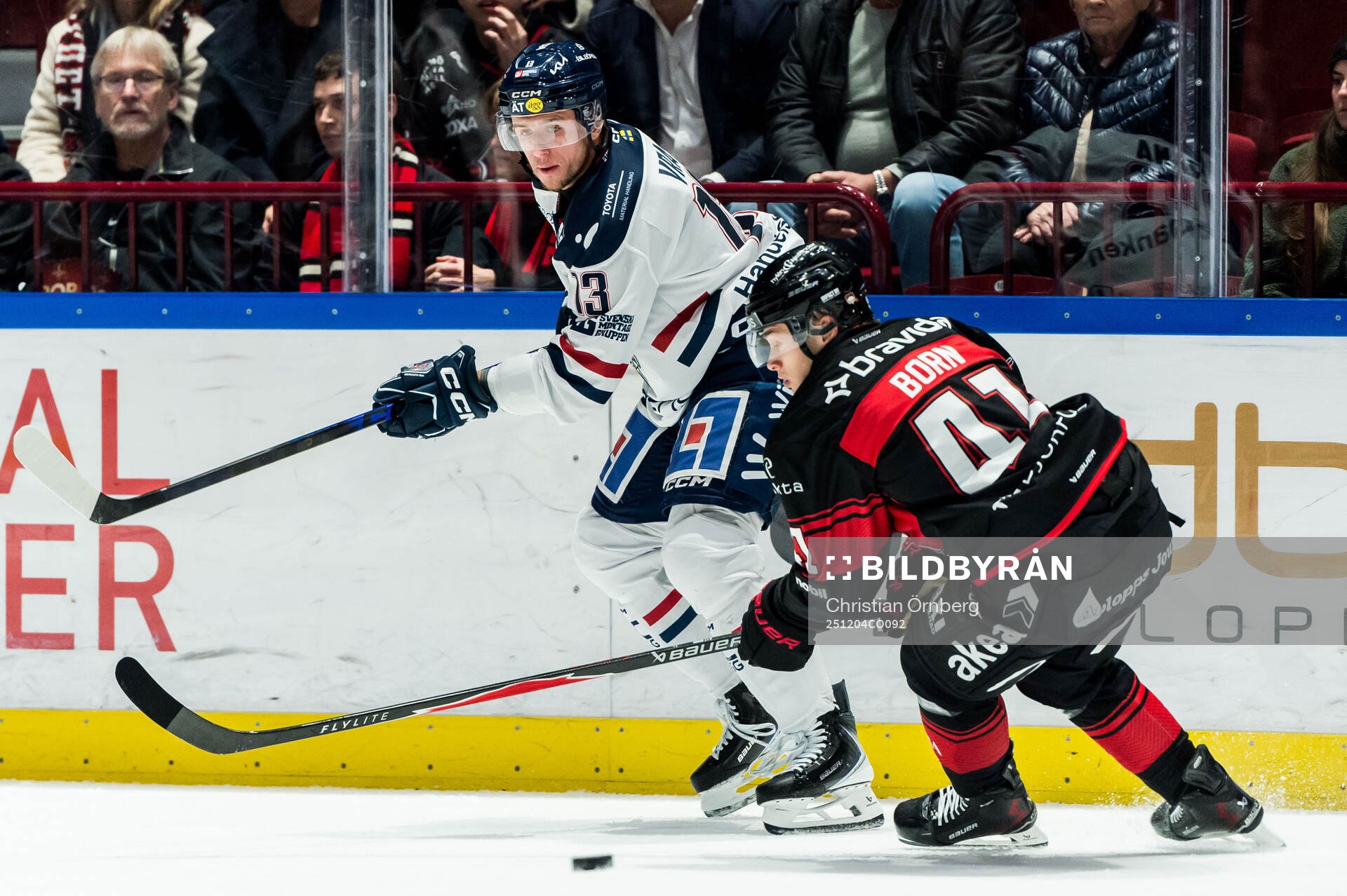 Linköpings Jakub Vrana och Malmö Redhawks Isac Born