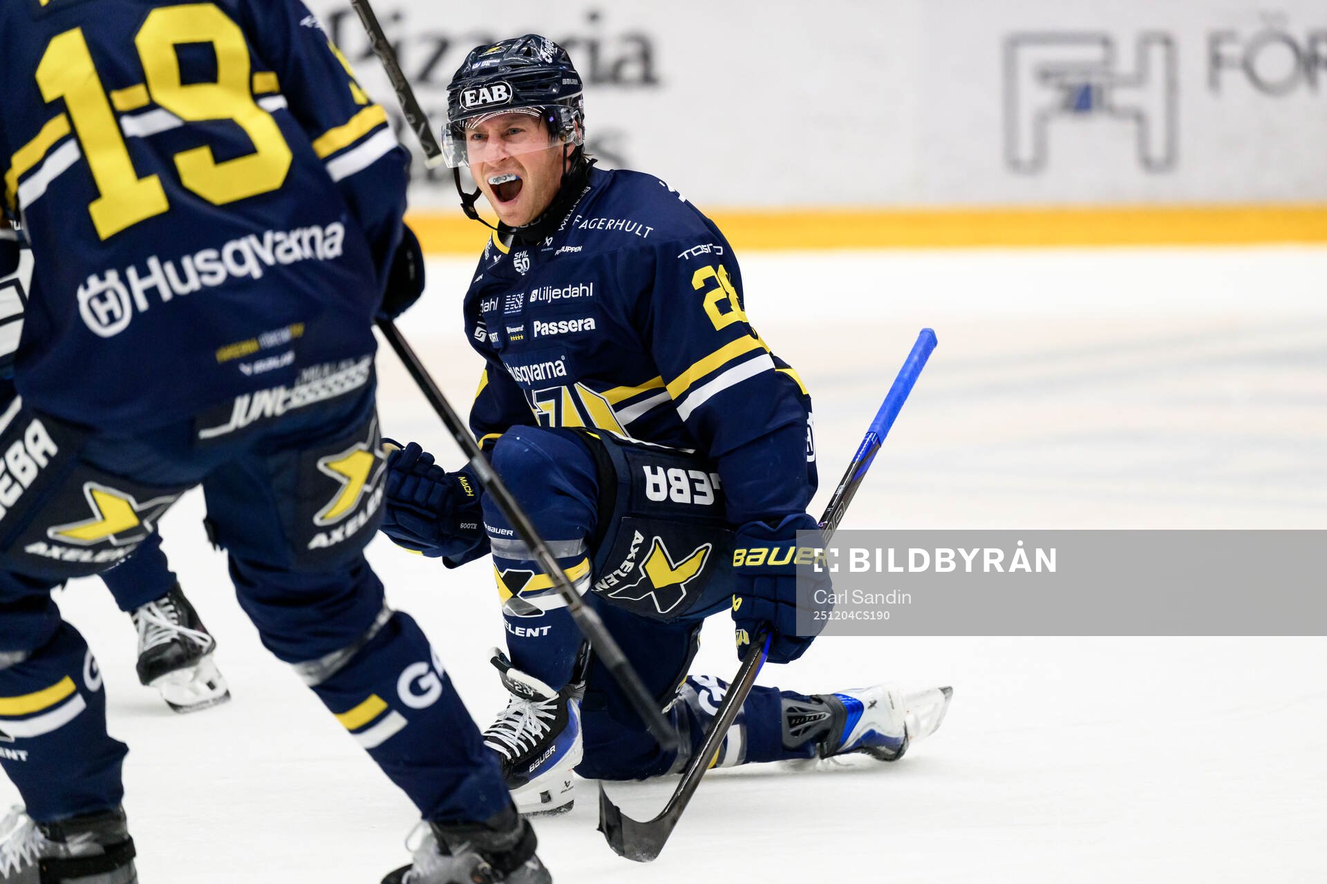 HV71s Justin Glenn Kloos jublar