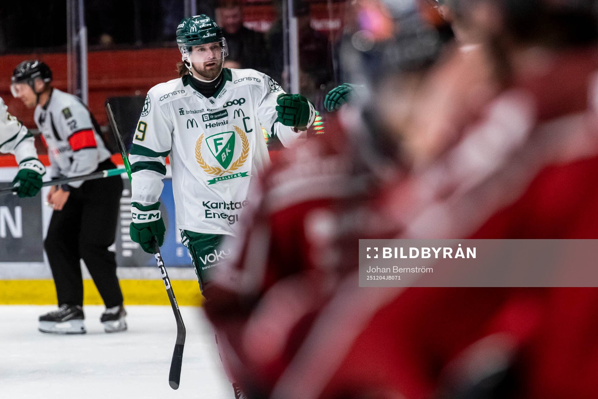 Färjestads Linus Johansson jublar vid 1-2