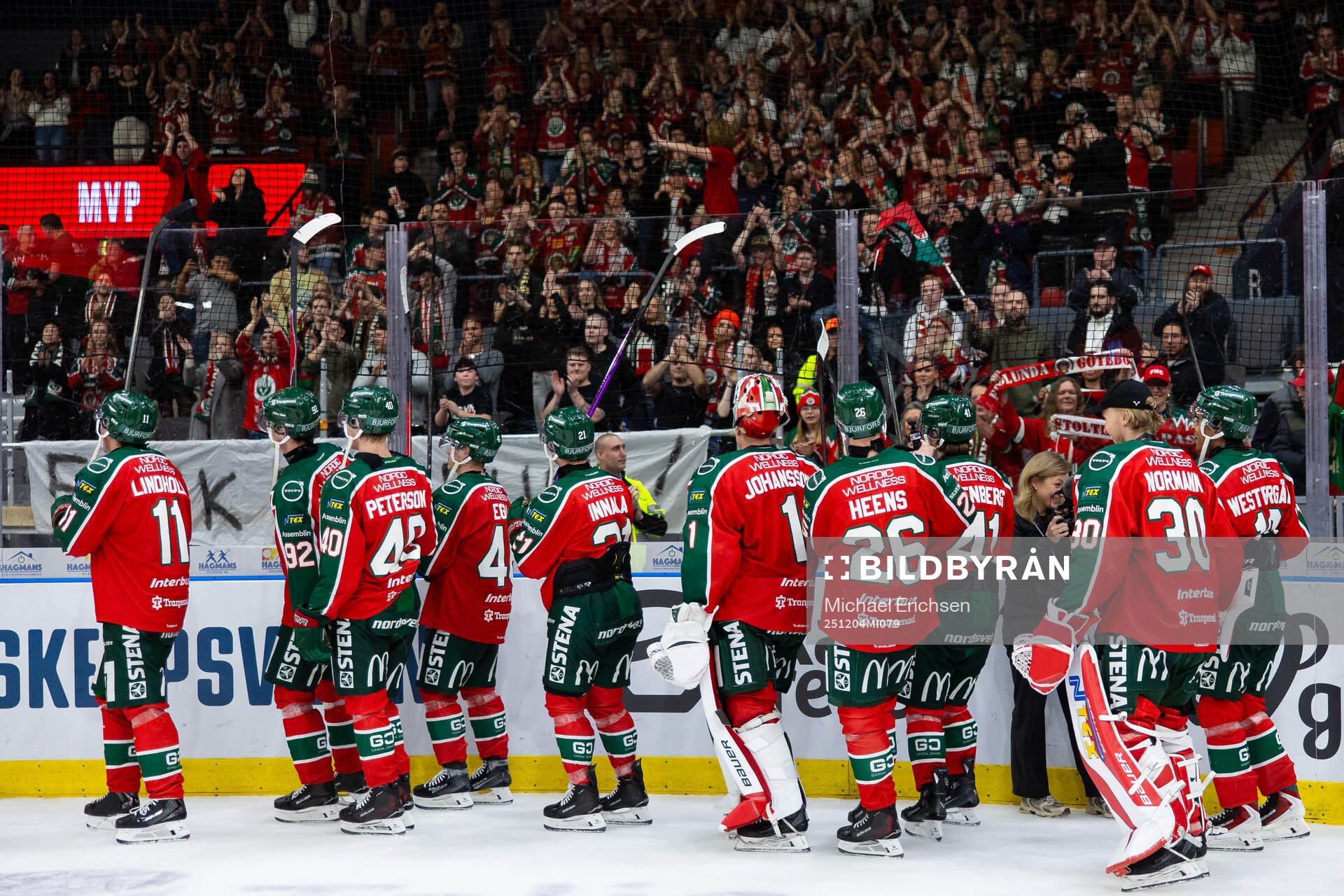 Frölundas spelare tackar publiken