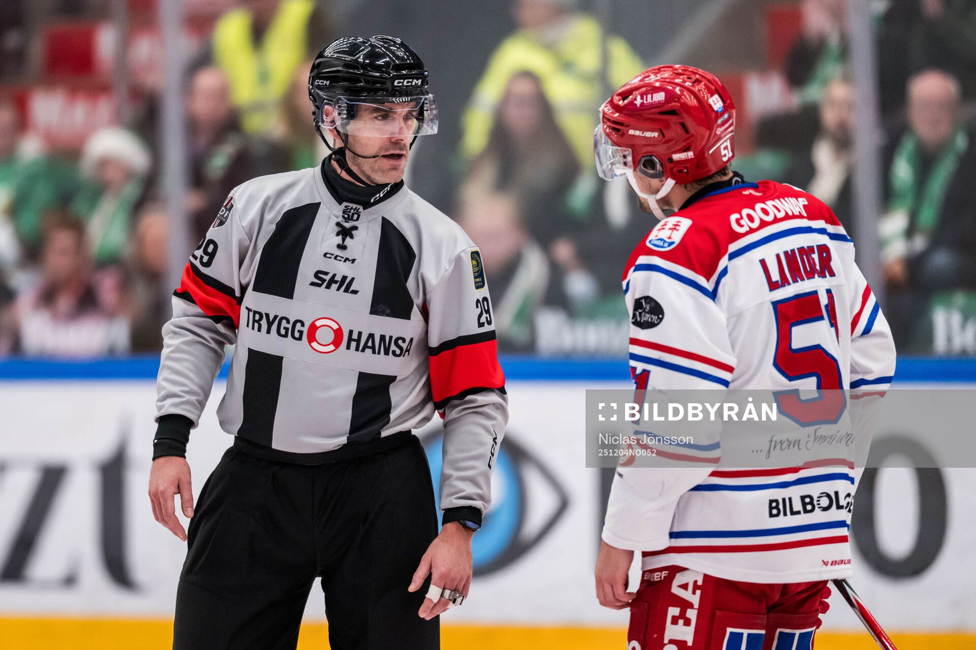Domare Richard Magnusson och Timrås Anton Lander
