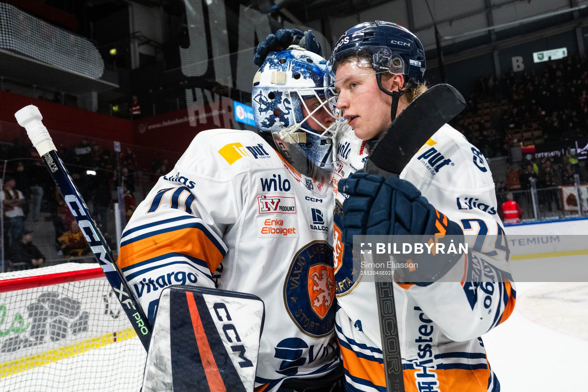 Växjös målvakt Adam Åhman och Karl Henriksson jublar