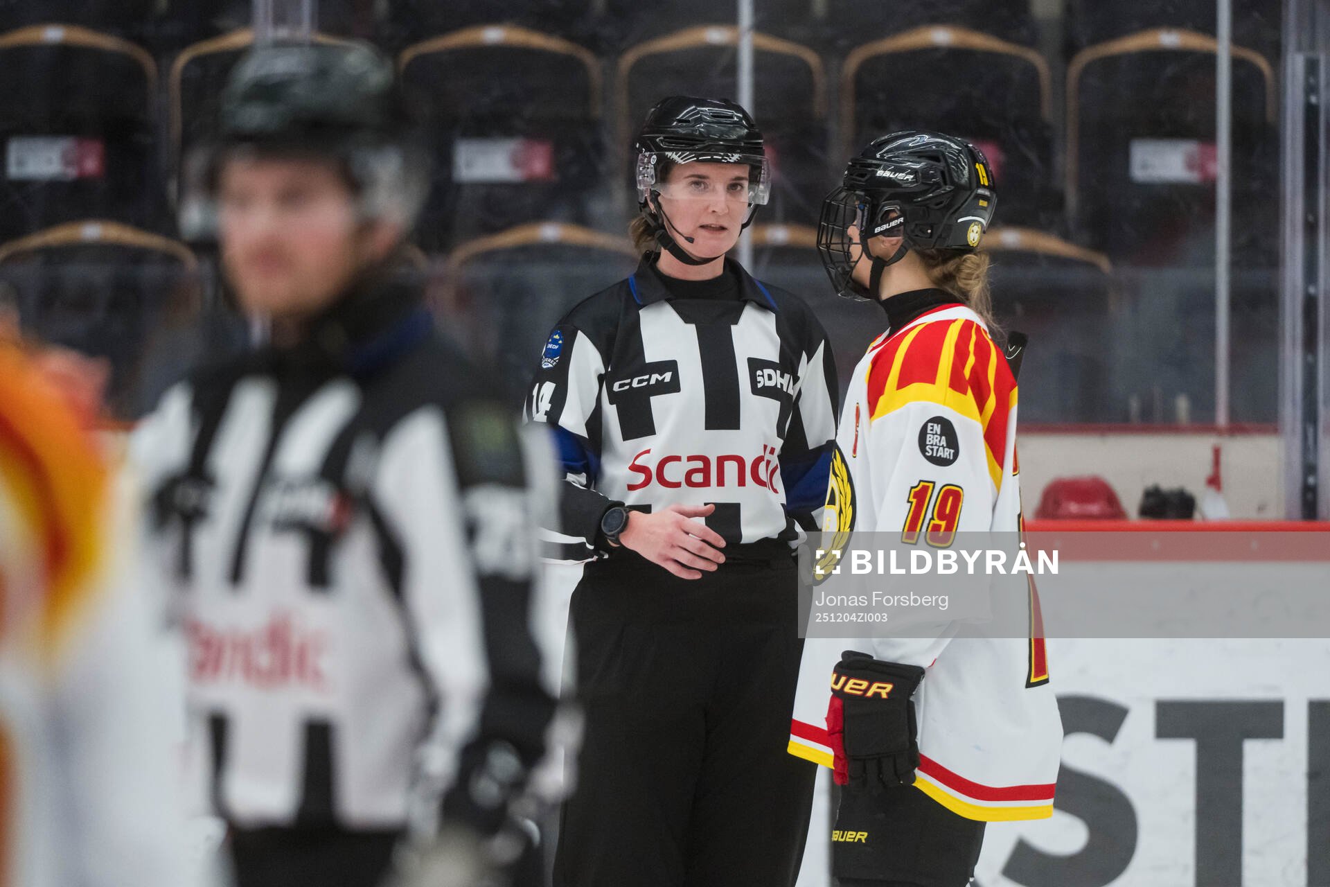 Brynäs Julia Östlund och Domare Sabina Küller