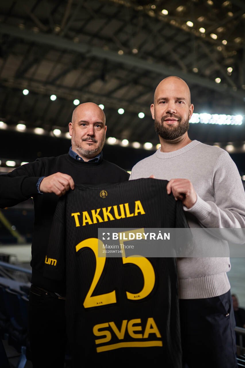 AIKs VD Fredrik Söderberg och Miika Takkula som