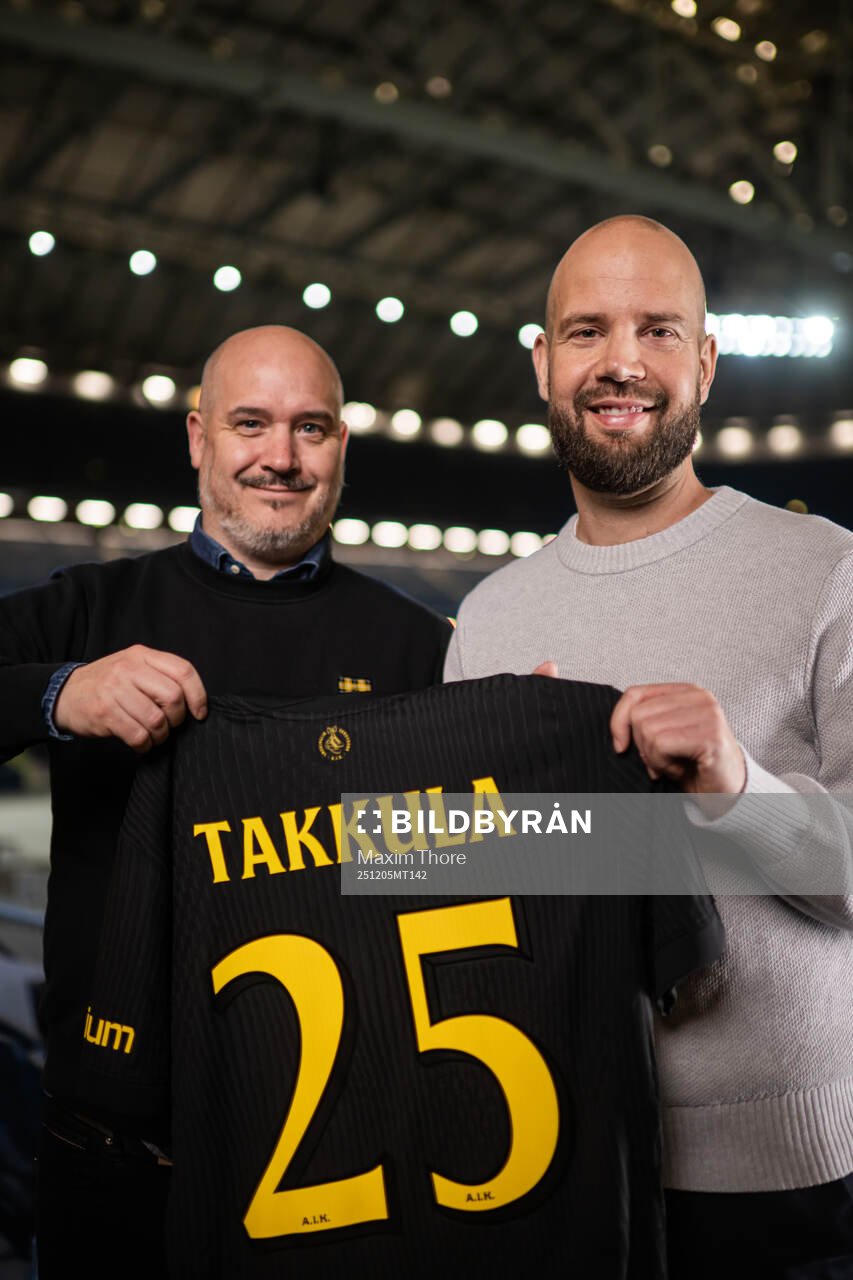 AIKs VD Fredrik Söderberg och Miika Takkula som