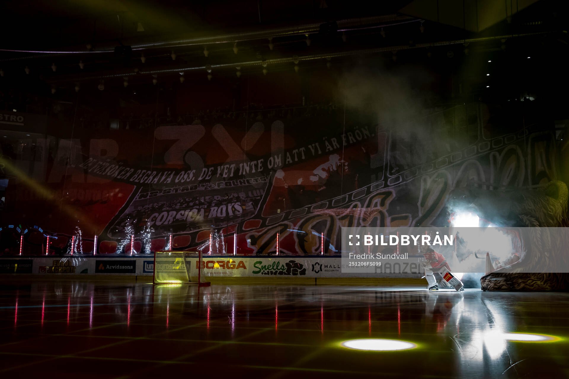 Luleåfans Corsica boys tifo samtidigt som målvakt Joel