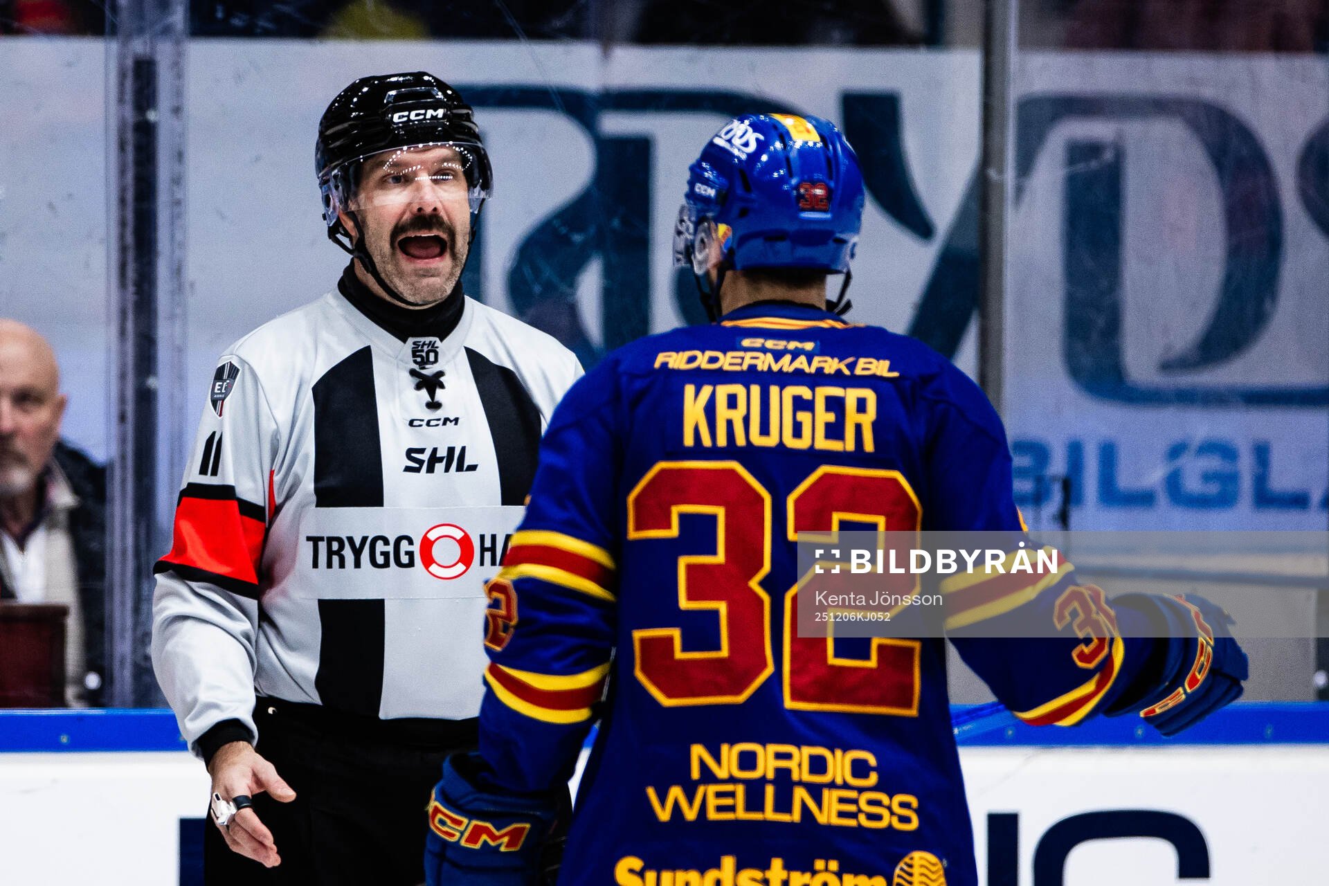 Domare Daniel Wessner och Djurgårdens Marcus Krüger