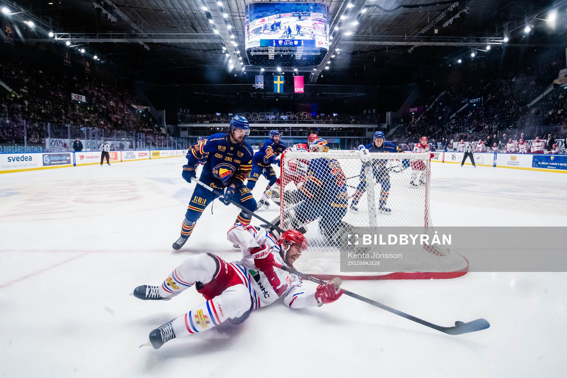 Timrås Magnus Pääjärvi och Djurgårdens Philip Holm