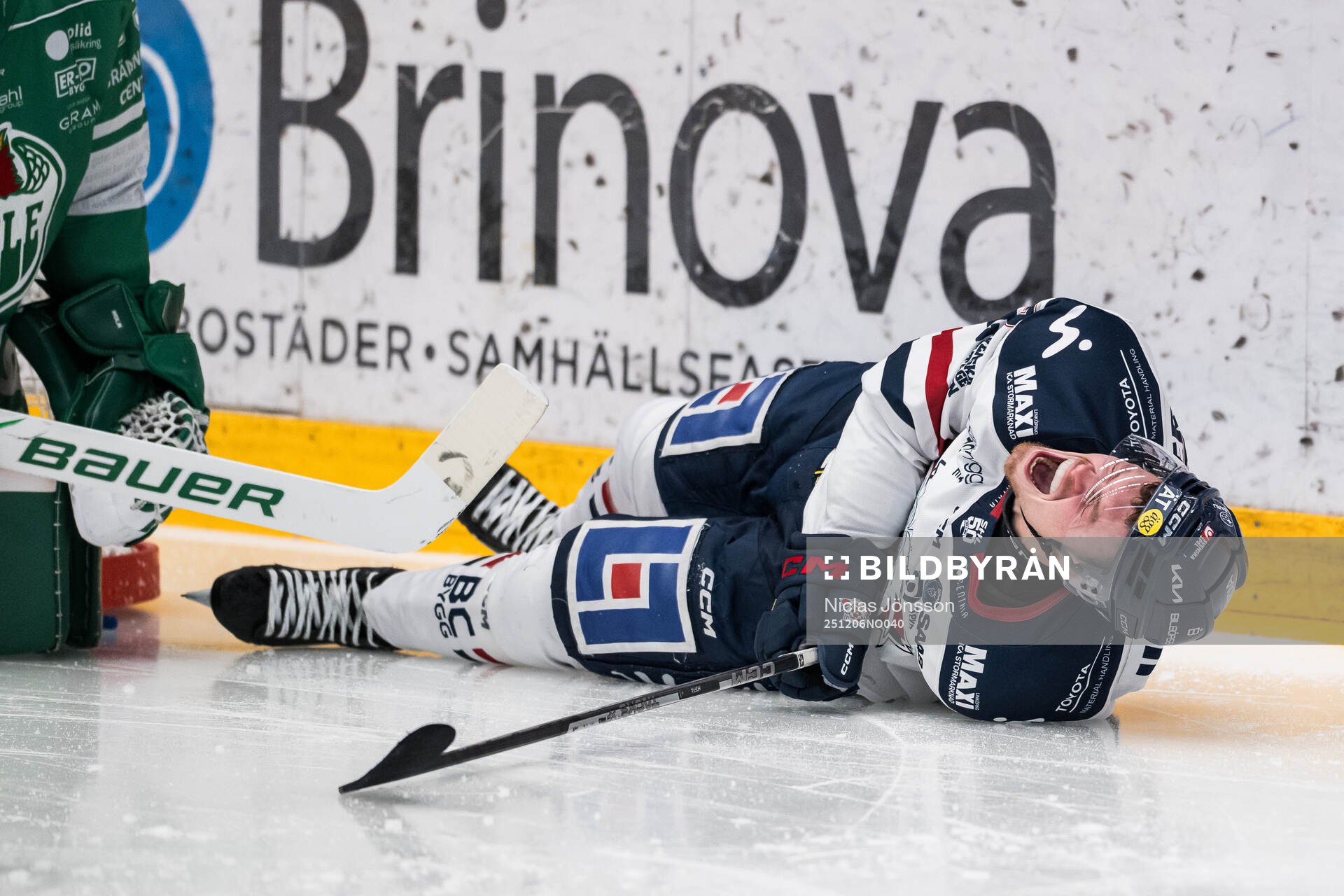 Linköpings Adam Hofbauer har ont