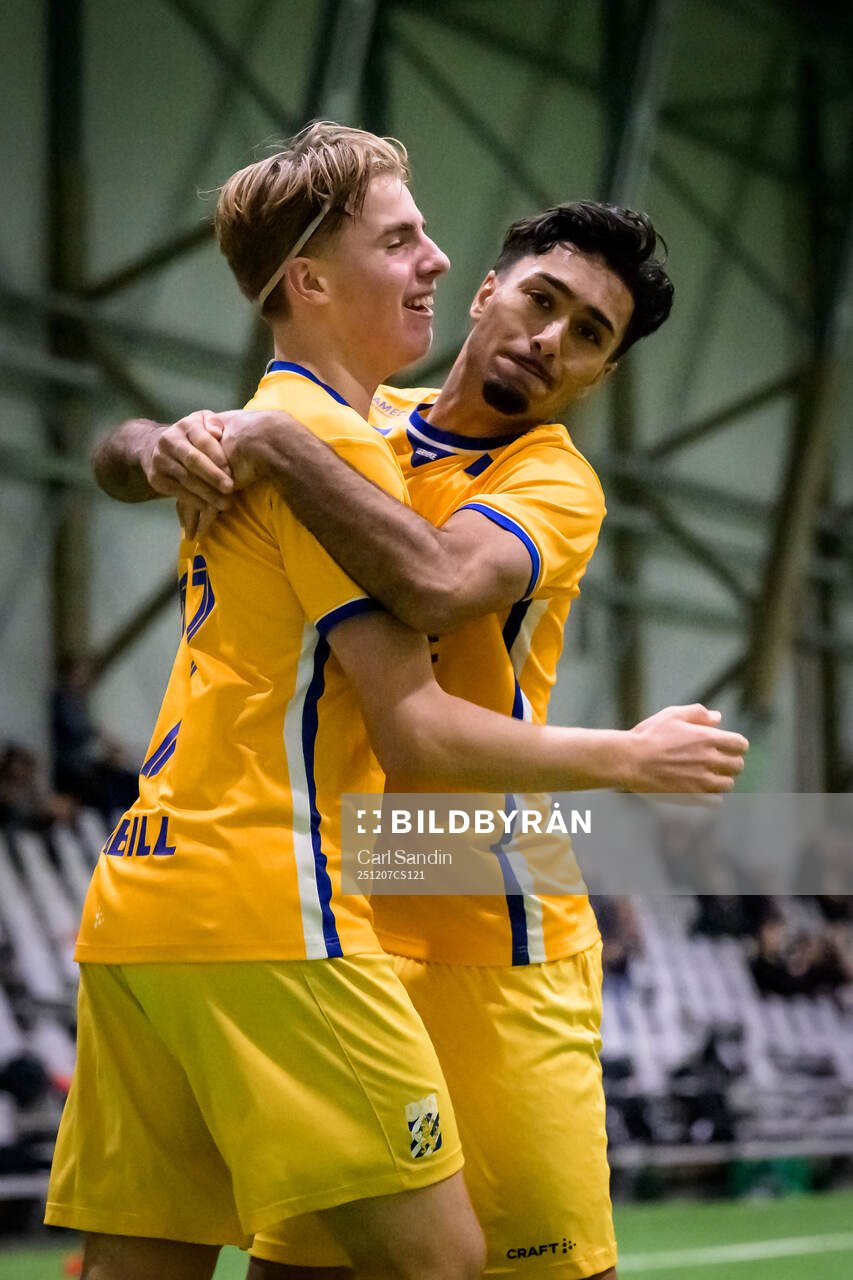 IFK Göteborgs Oliver Månsson och Haydar Sultan jublar