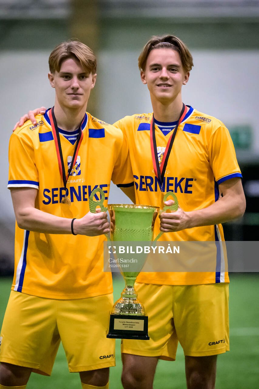 IFK Göteborgs Liam Carlsson och Elliot Lundén jublar