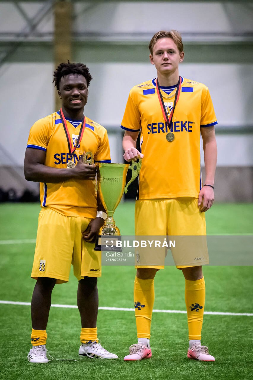 IFK Göteborgs Manassé Diallo och Hugo Olsson jublar