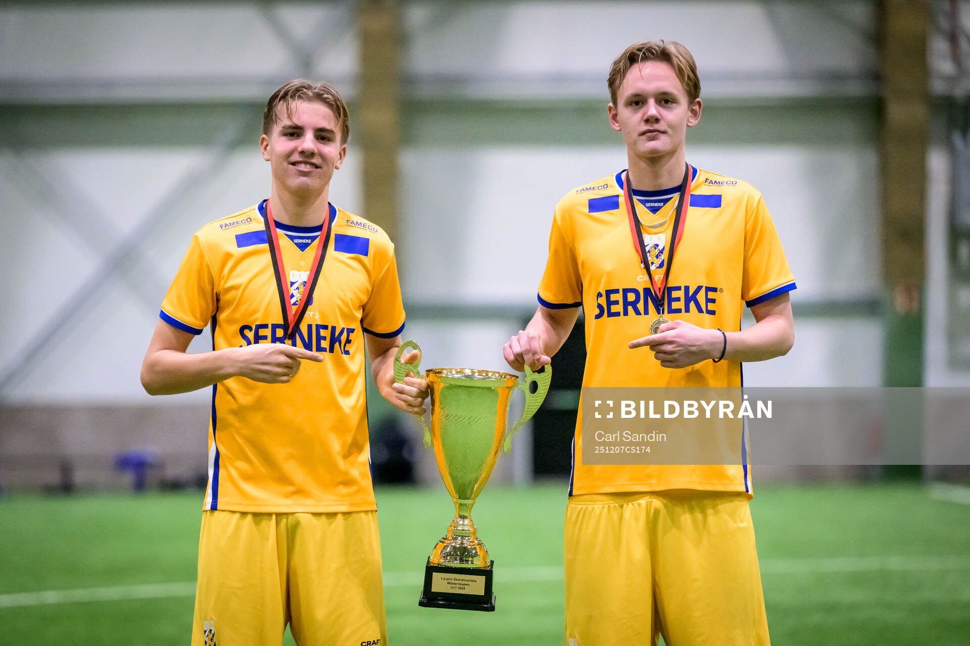 IFK Göteborgs Oliver Månsson och Hugo Olsson jublar