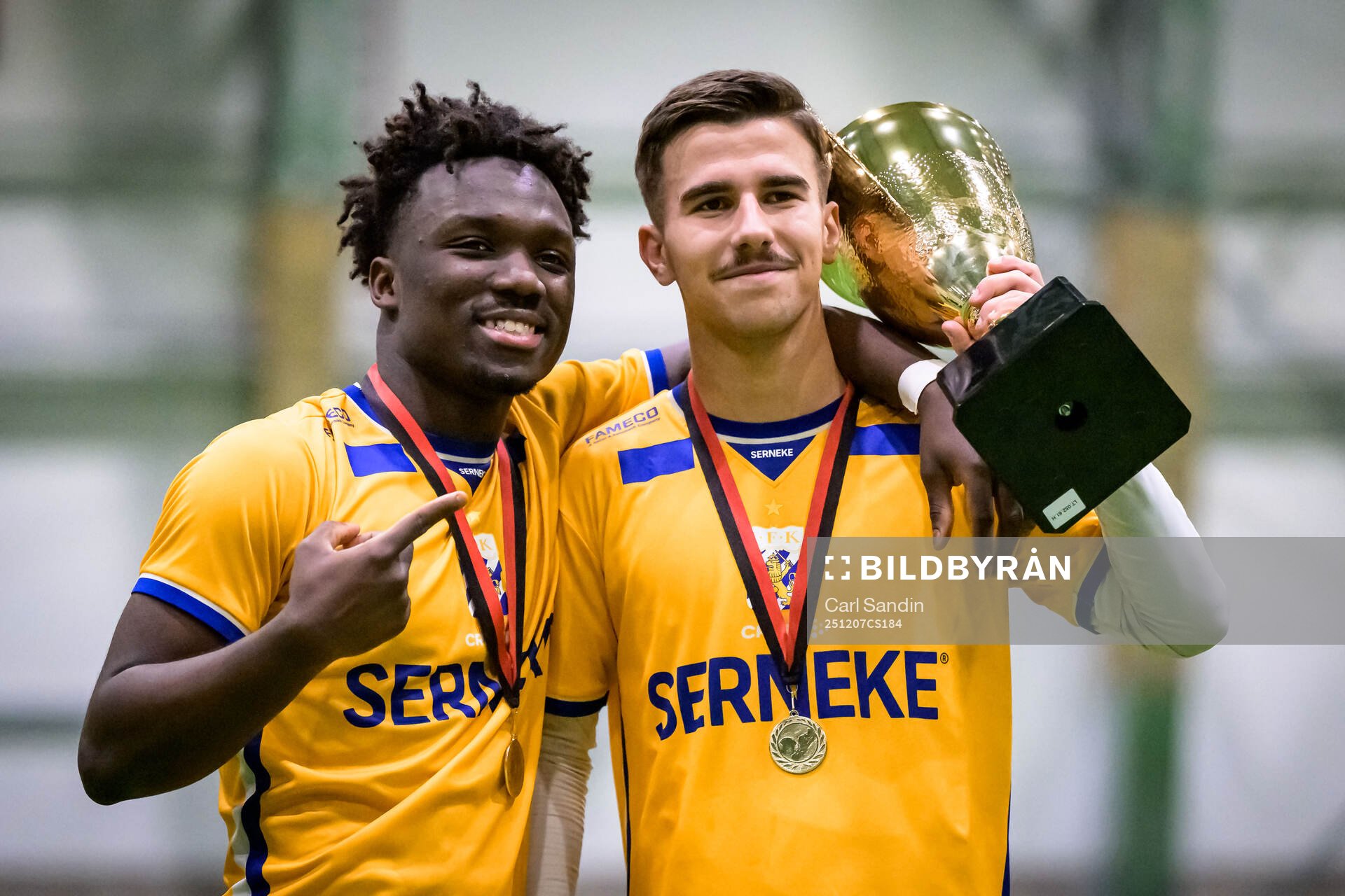 IFK Göteborgs Manassé Diallo och Sebastian Berggren jublar