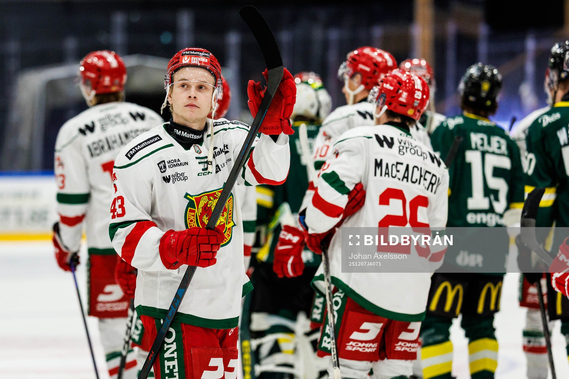 Moras Oskar Asplund jublar
