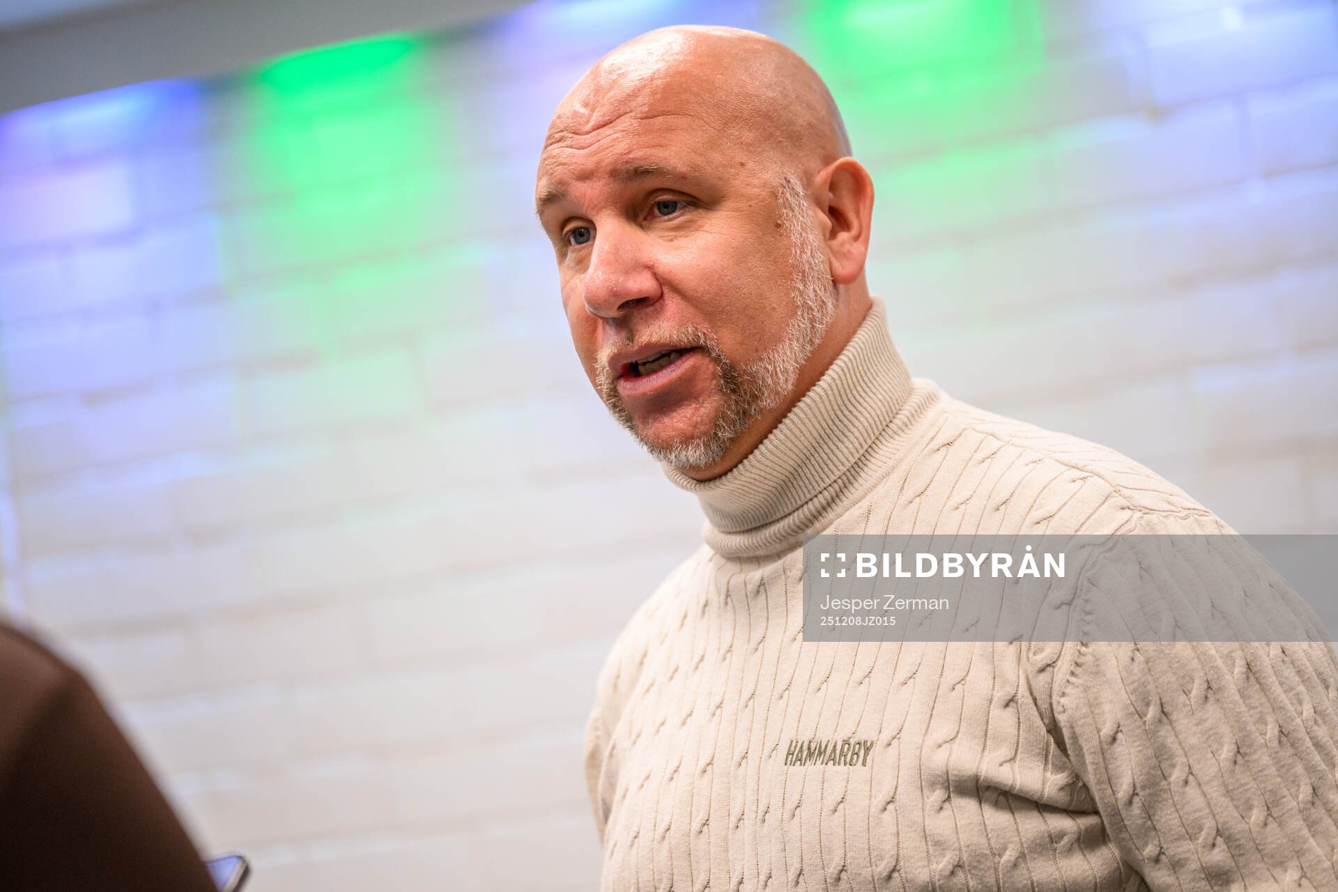 Hammarbys sportchef Mikael Hjelmberg intervjuad
