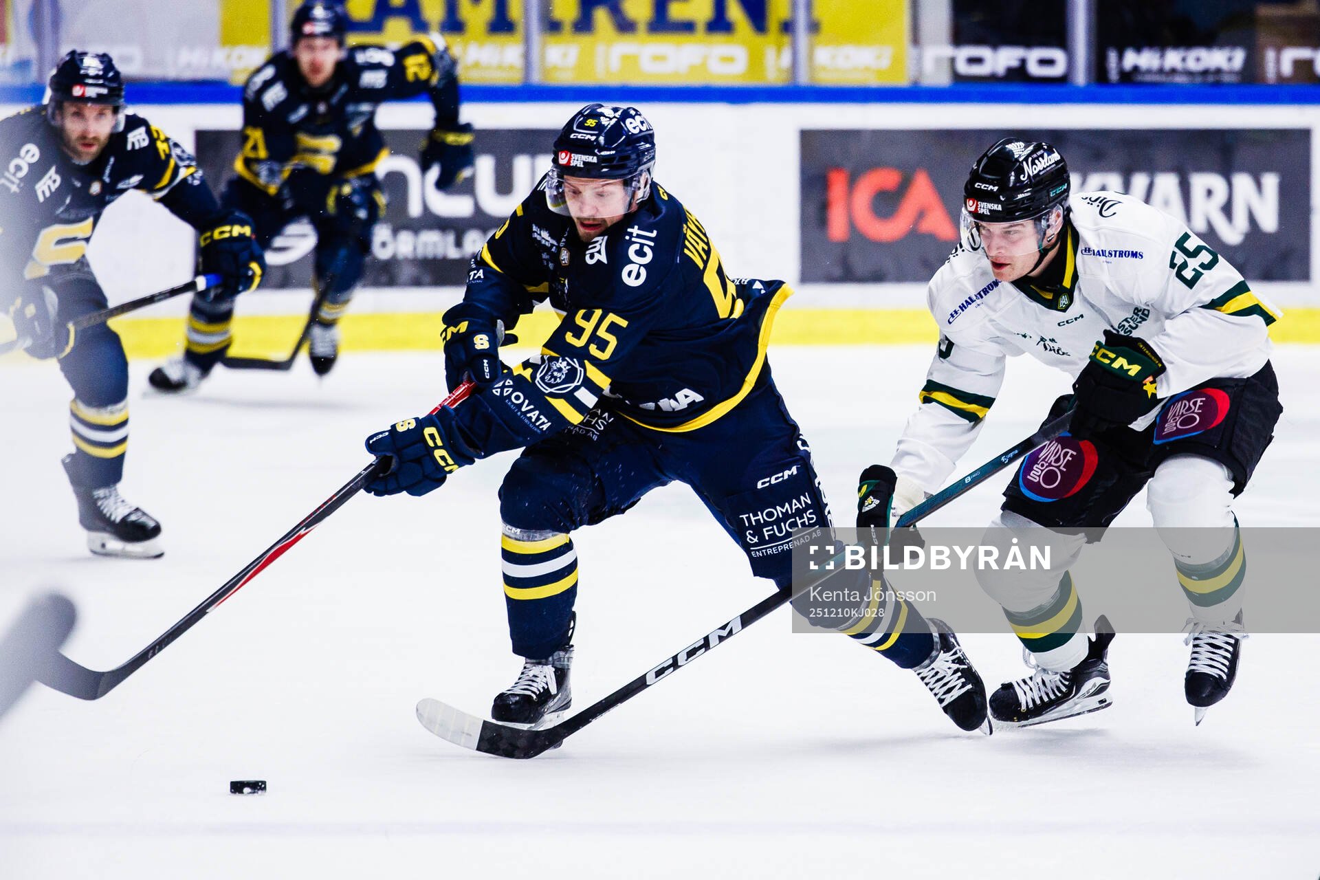 Södertäljes Teemu Väyrynen och Östersunds Maksim