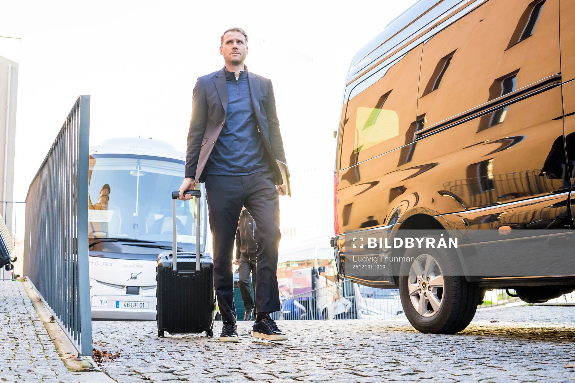 Sports director Ola Toivonen arrives at the hotel