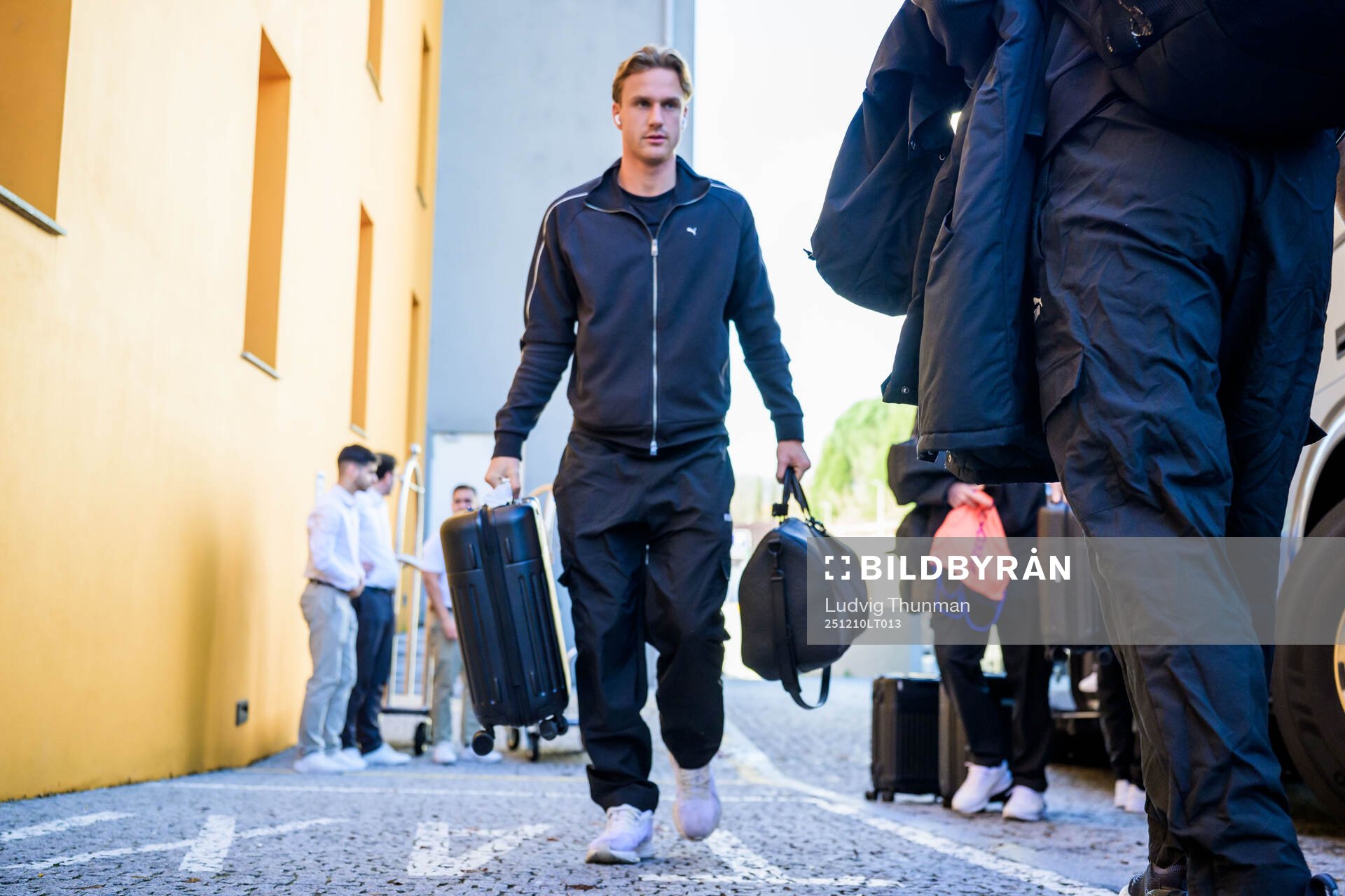 Erik Botheim arrives at the hotel