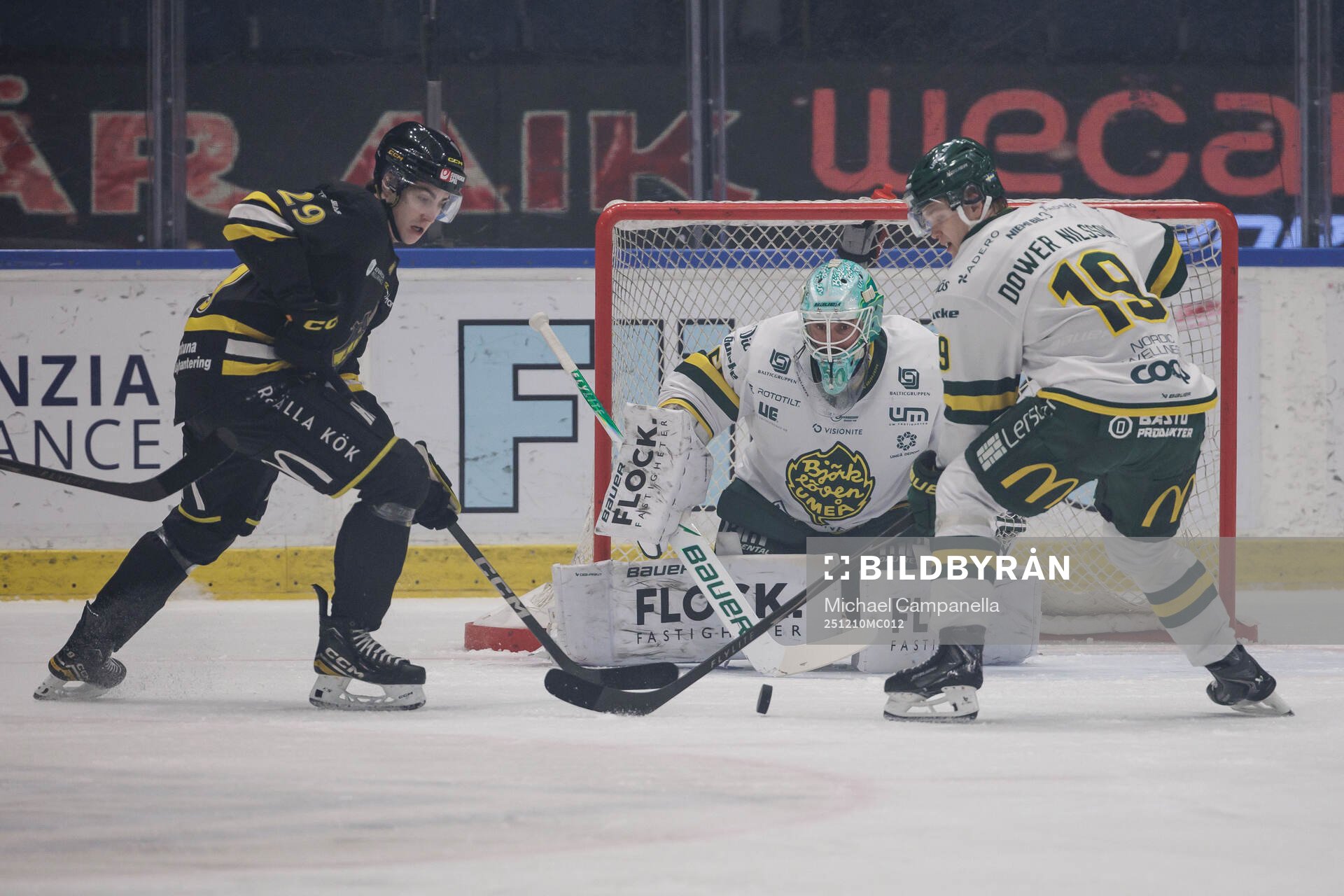 AIKs Daniel Ljungman och Björklövens målvakt Frans