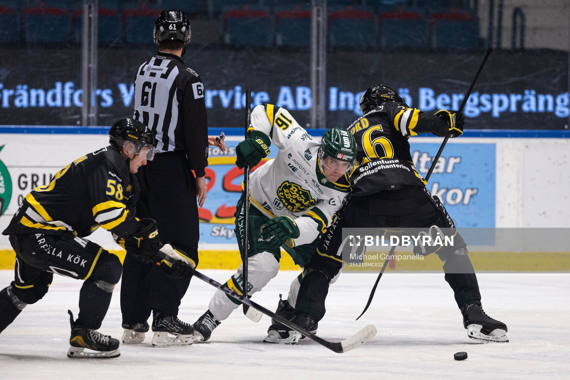 AIKs Oskar Magnusson och Björklövens Gustaf Kangas
