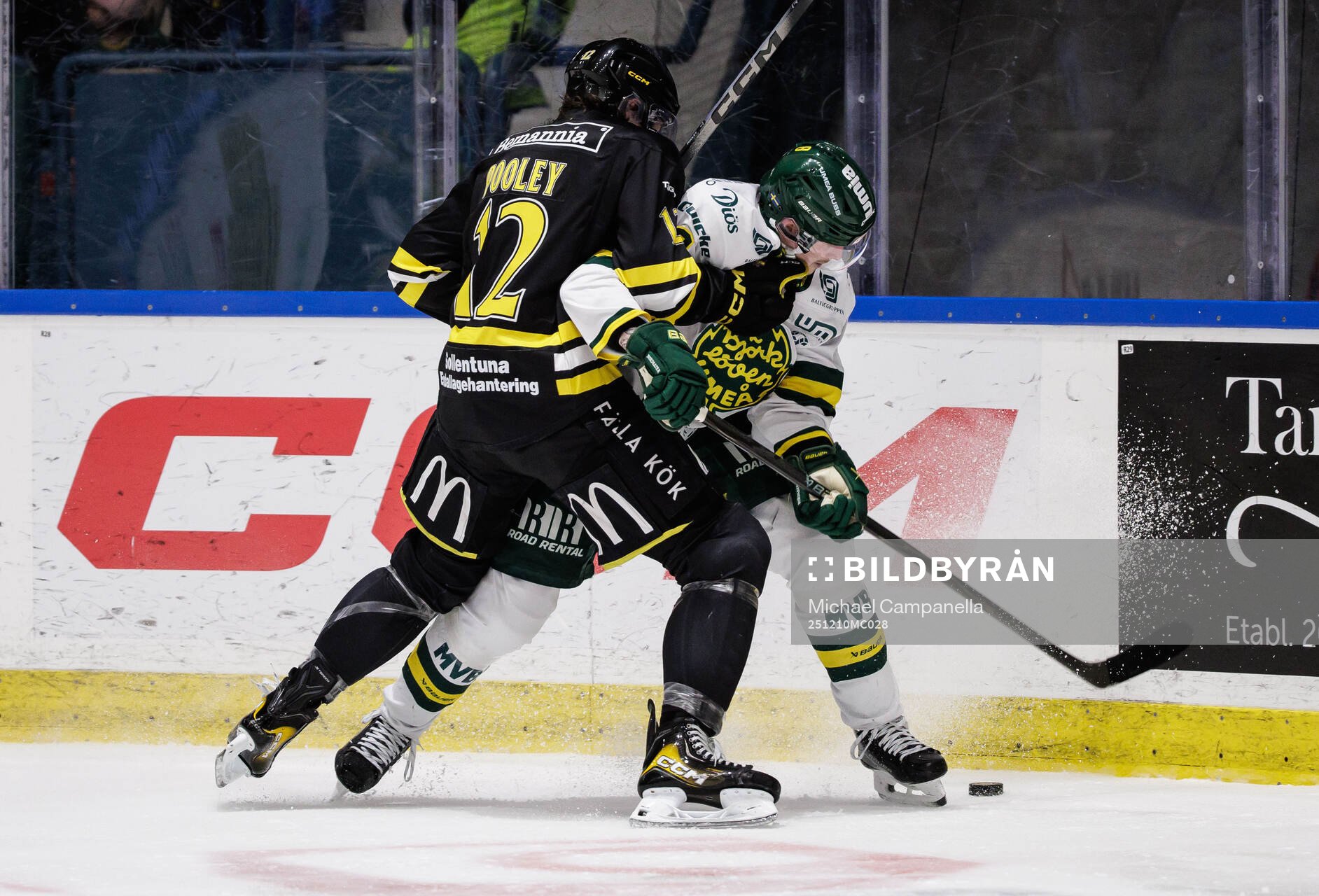 AIKs Scott Pooley och Björklövens Lucas Nordsäter