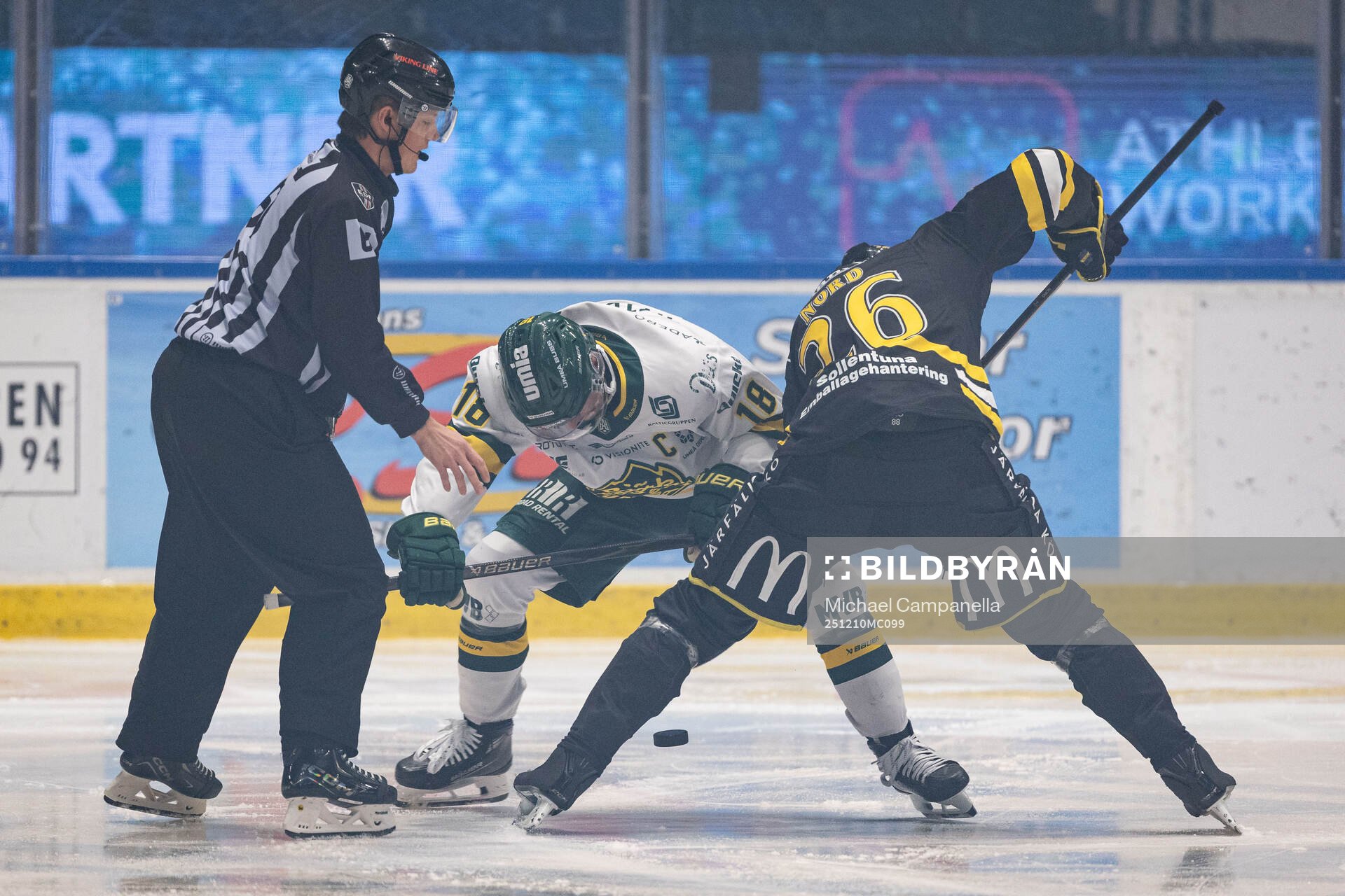 Björklövens Axel Ottosson och AIKs Oscar Nord
