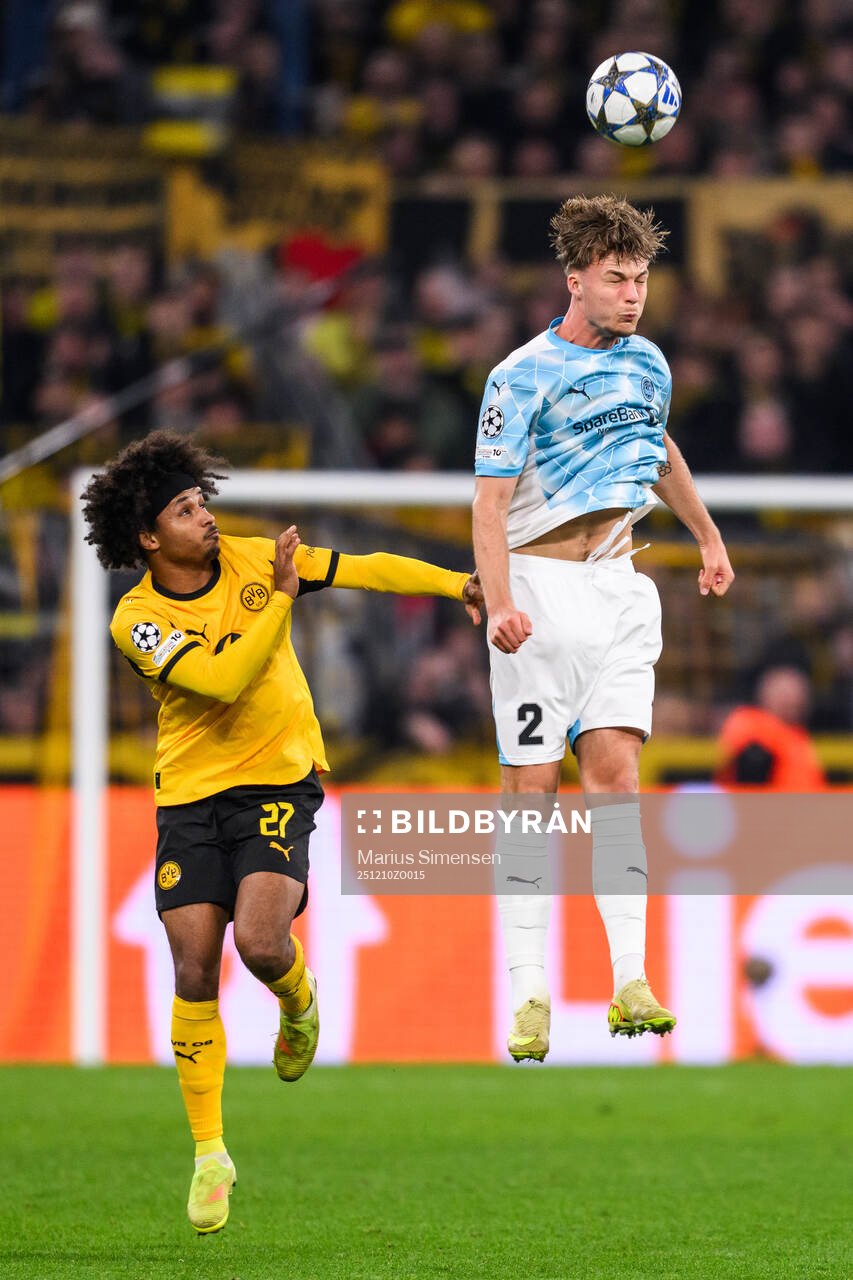 Karim Adeyemi of Borussia Dortmund and Villads Nielsen of