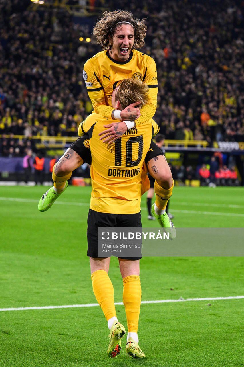 Julian Brandt of Borussia Dortmund celebrates