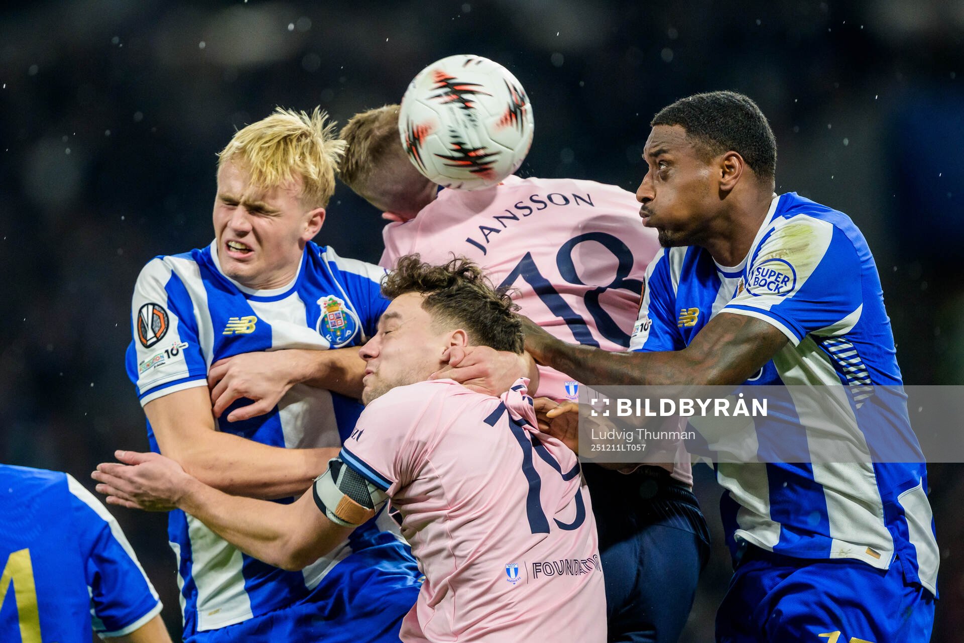 Pablo Rosario and Victor Froholdt of Porto against Pontus