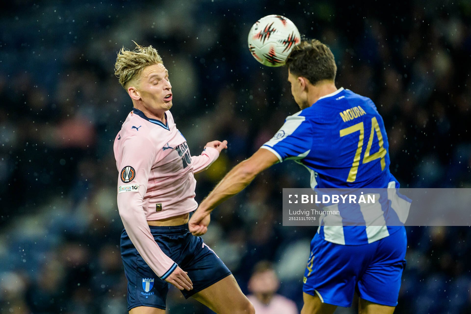 Jens Stryger Larsen of Malmö FF and Francisco Moura of