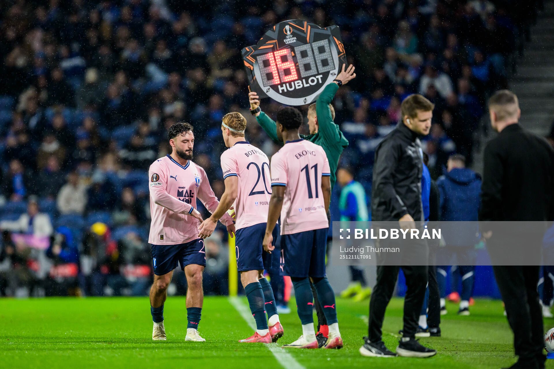 Sead Haksabanovic changes with Erik Botheim of Malmö FF