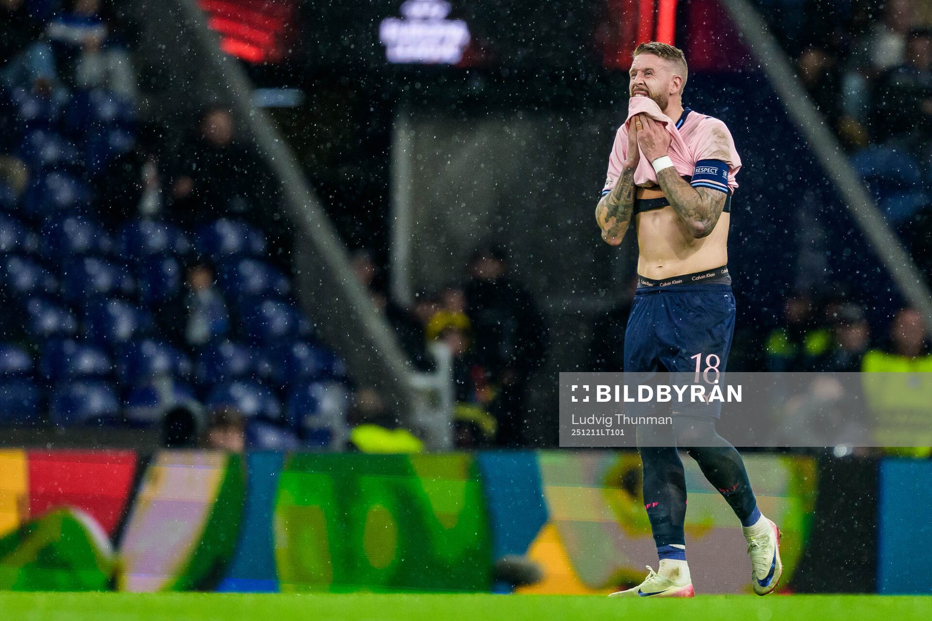 Pontus Jansson of Malmö FF looks dejected