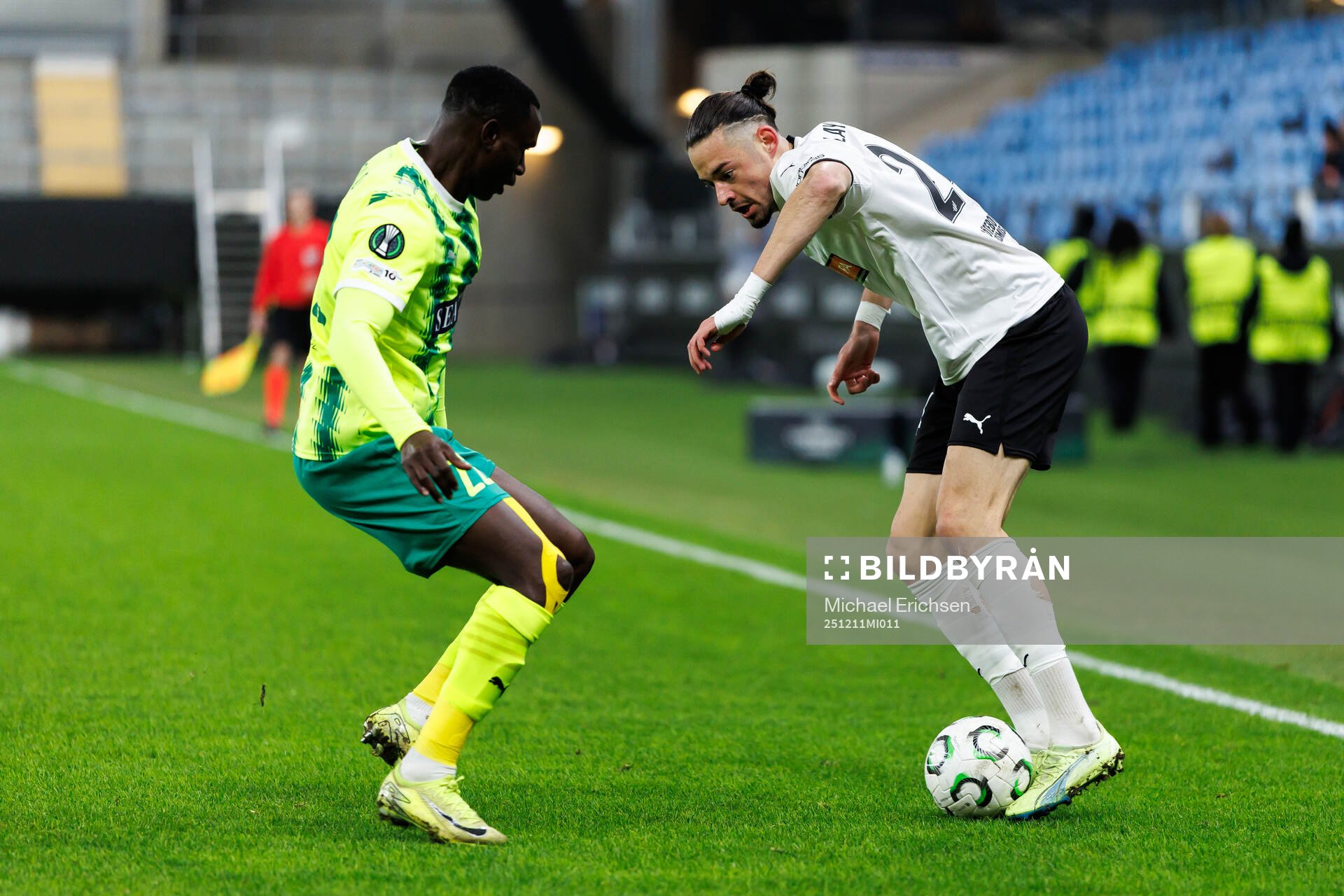 Elohor Godswill of AEK Larnaca and Amor Layouni of Häcken