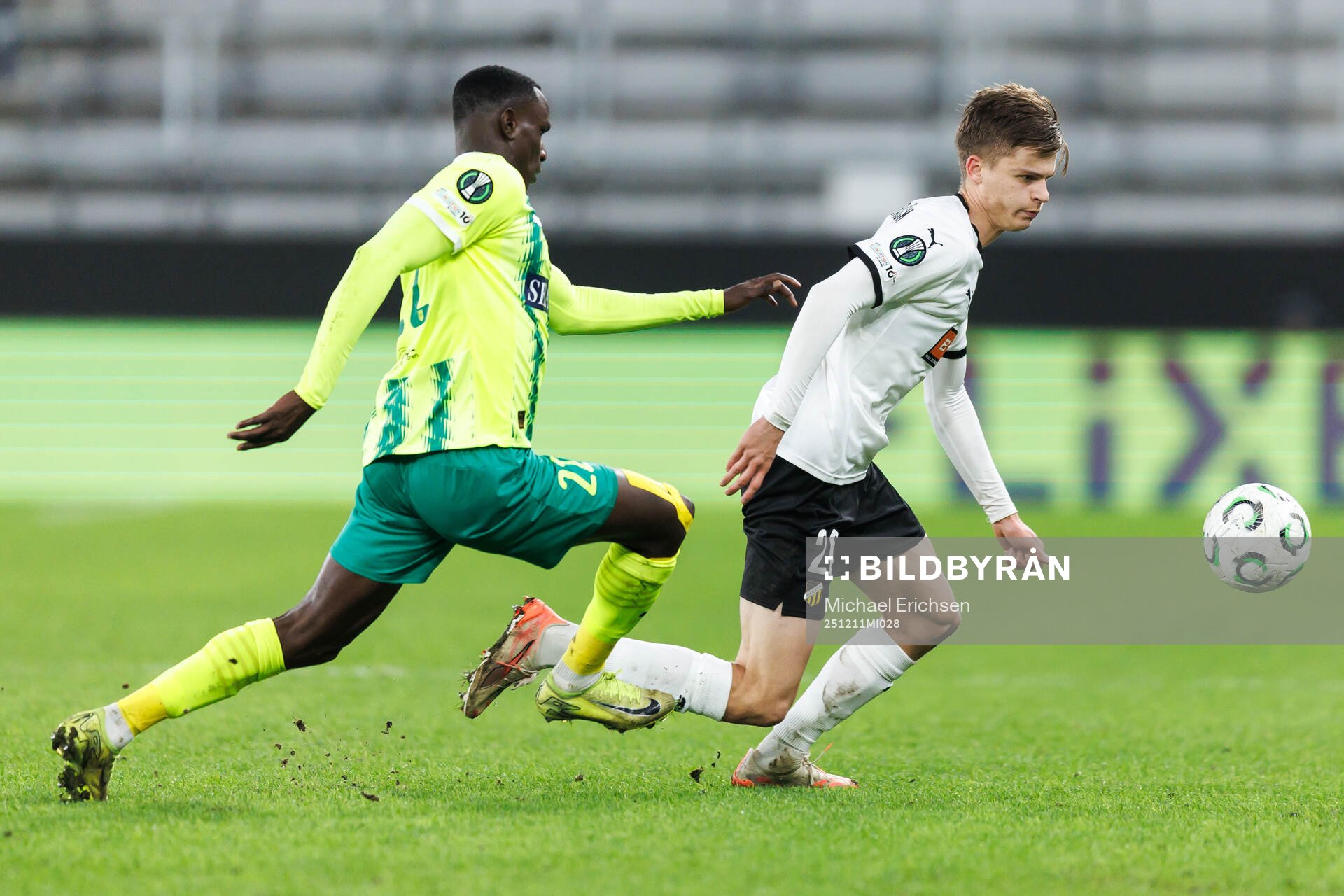 Elohor Godswill of AEK Larnaca and Adrian Svanbäck of