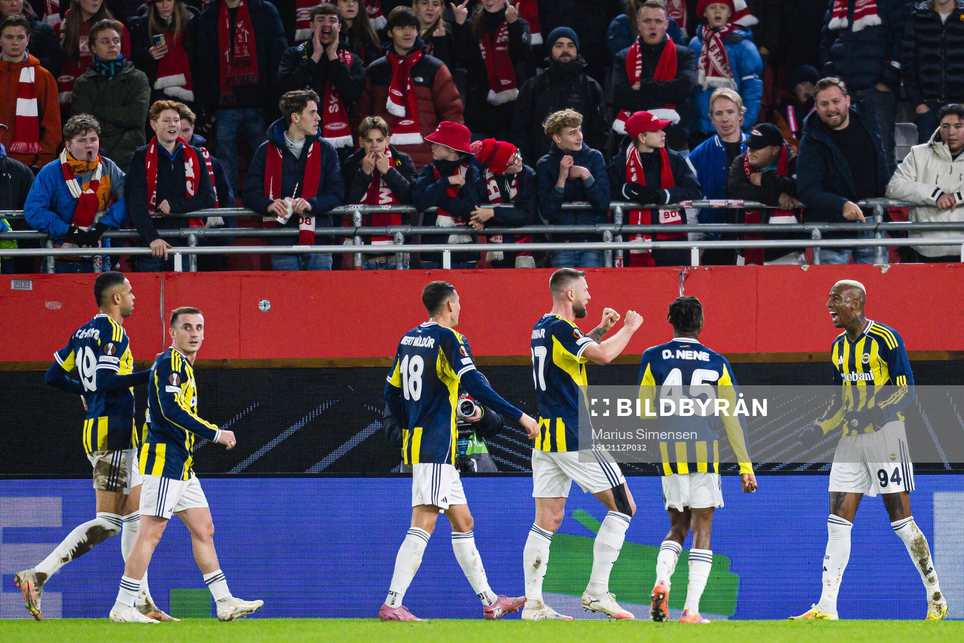 Talisca of Fenerbahce celebrates