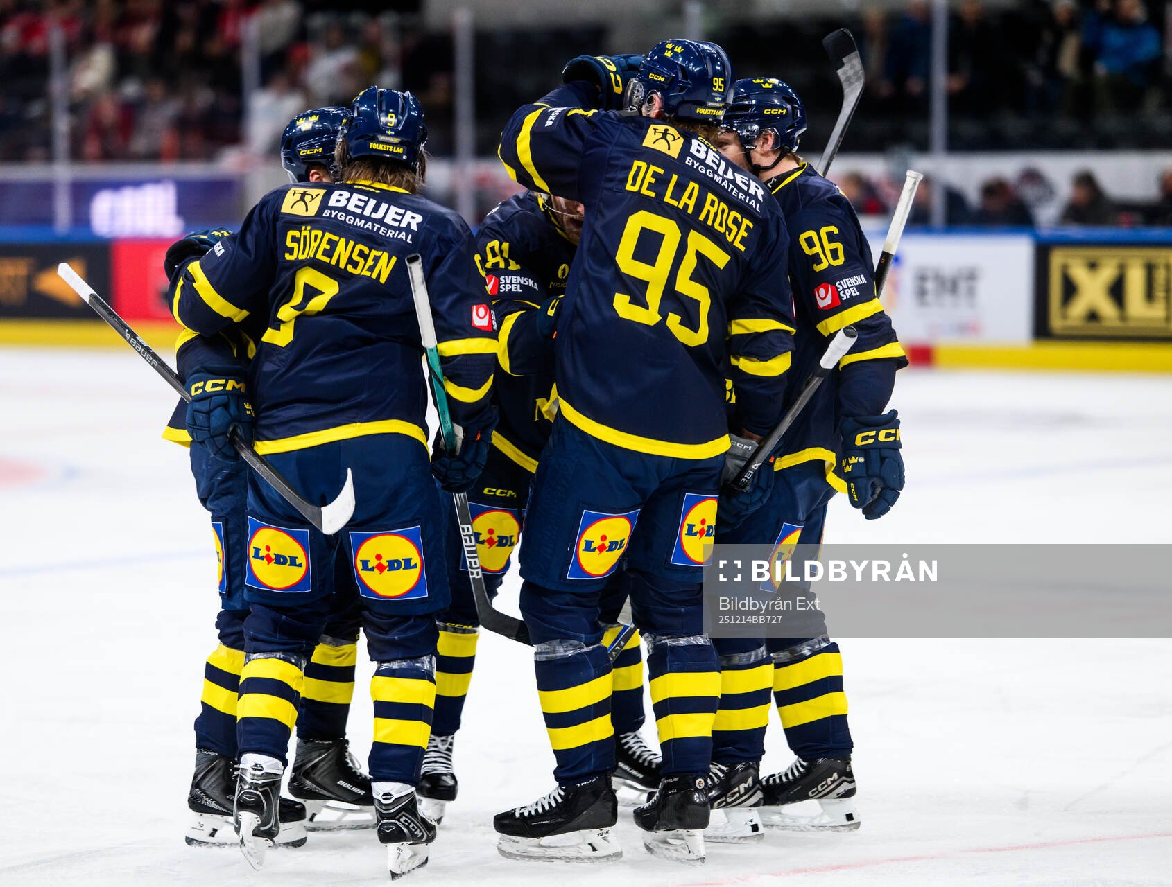Marcus Sörensen of Sweden celebrates with teammates