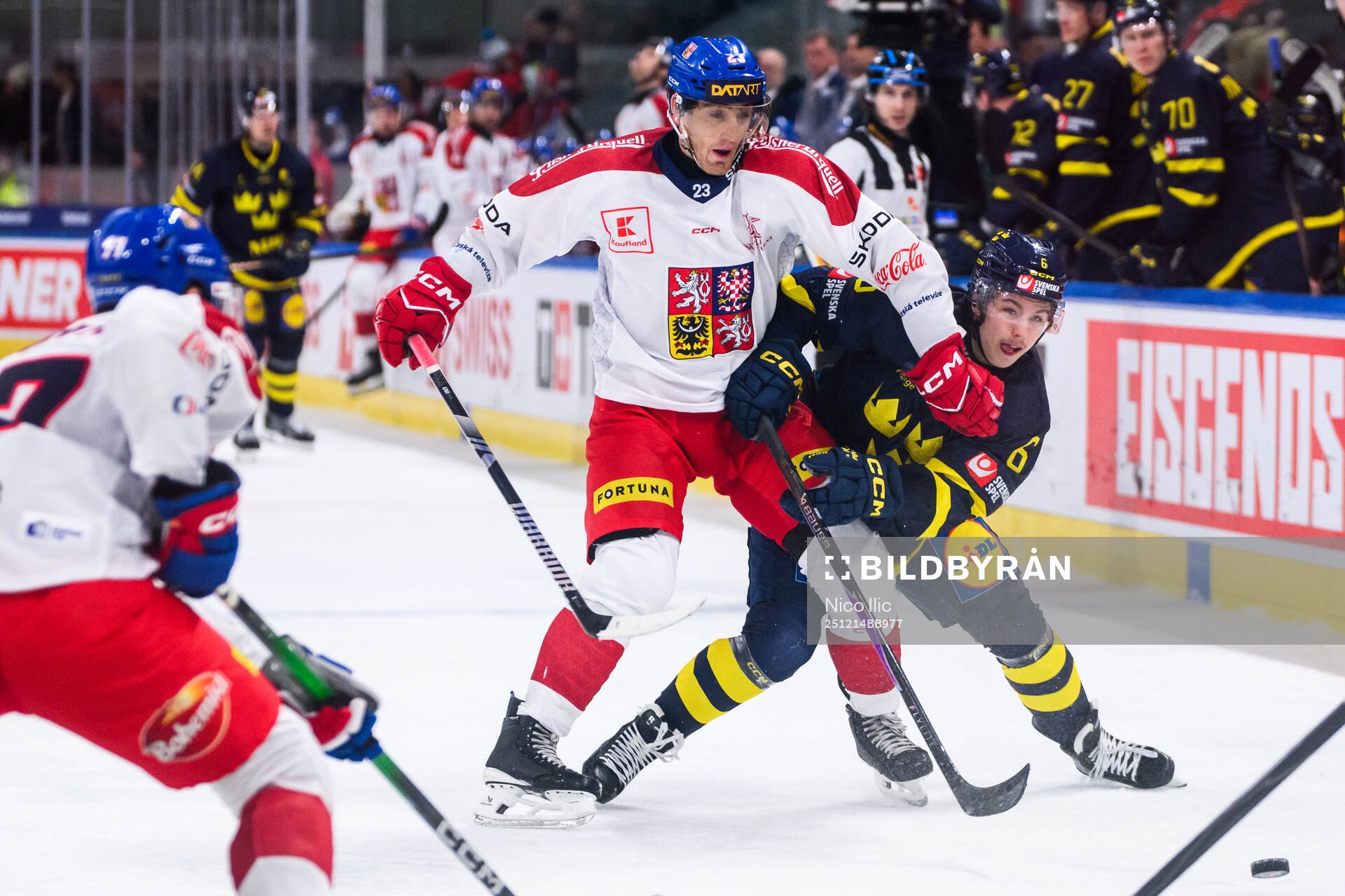 Lukas Sedlak of Czech Republic against Isac Hedqvist of