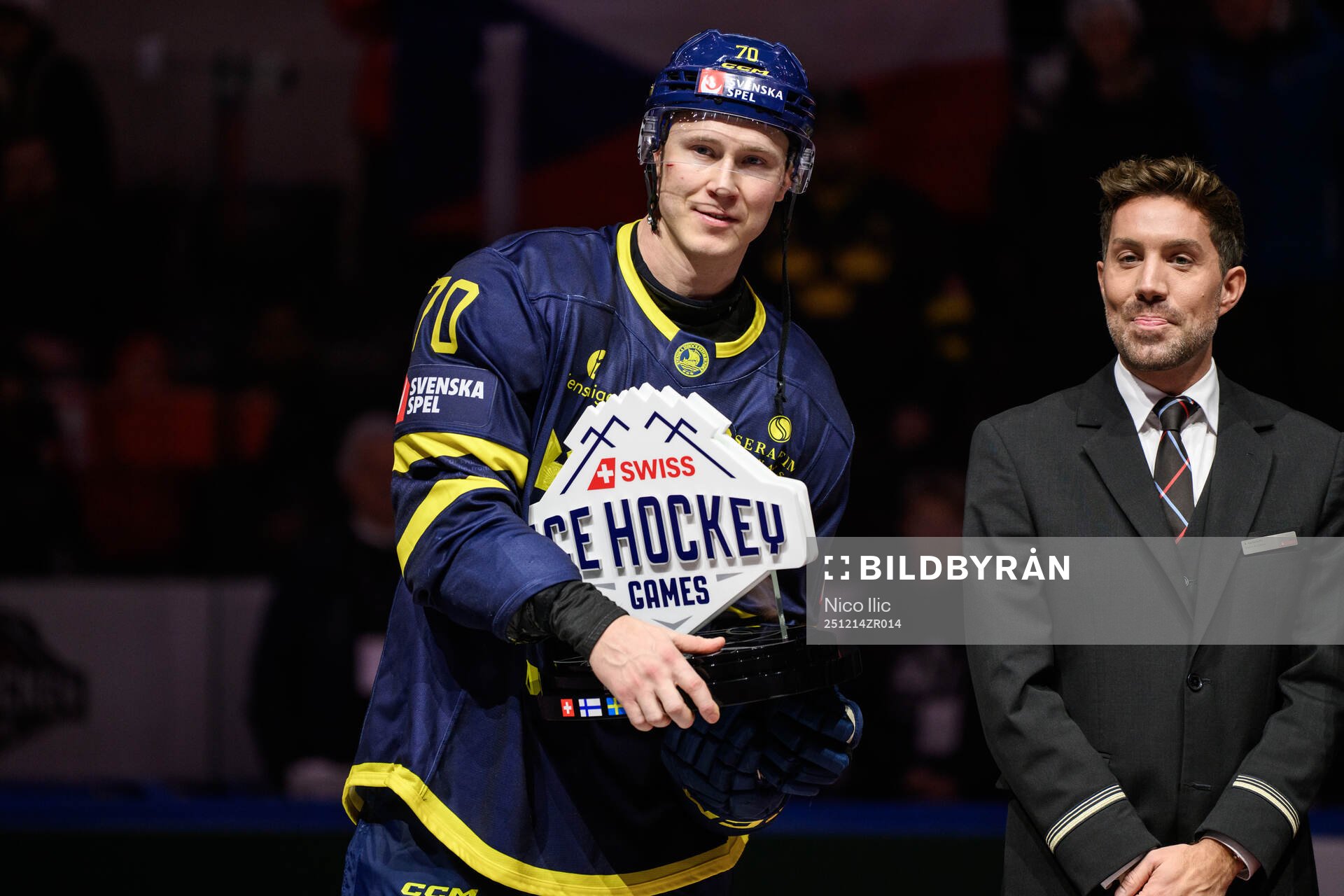 Dennis Rasmussen of Sweden with the trophy