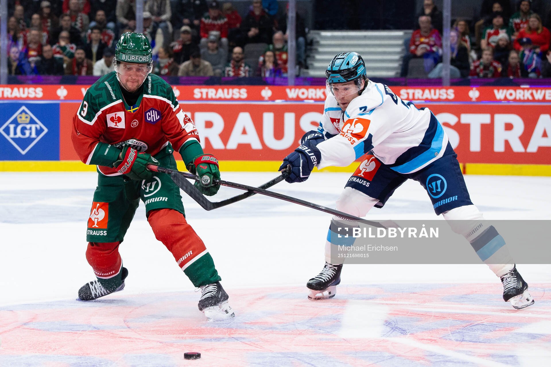 Linus Weissbach of Frölunda and Chris Jandric of Ingolstadt