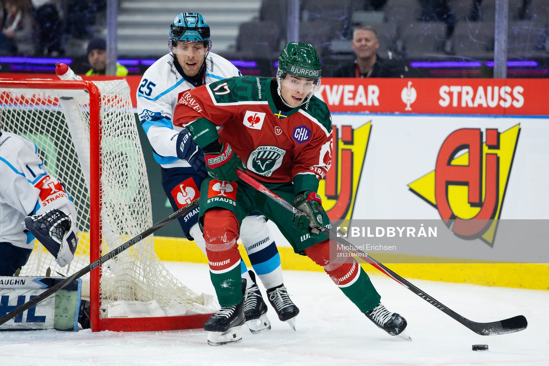 Leon Huttl of Ingolstadt and Isac Born of Frölunda