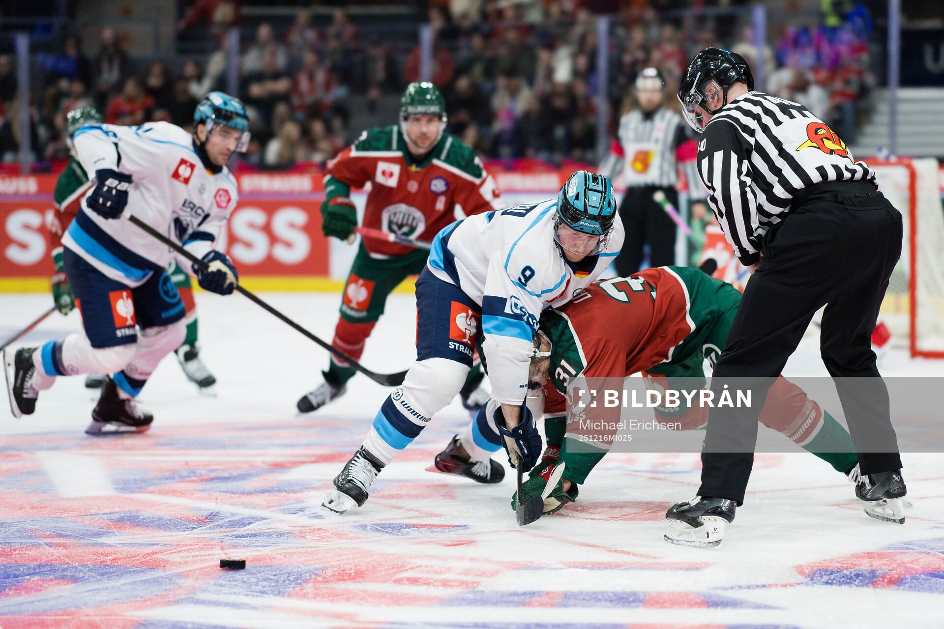 Myles Powell of Ingolstadt and Nicklas Lasu of Frölunda