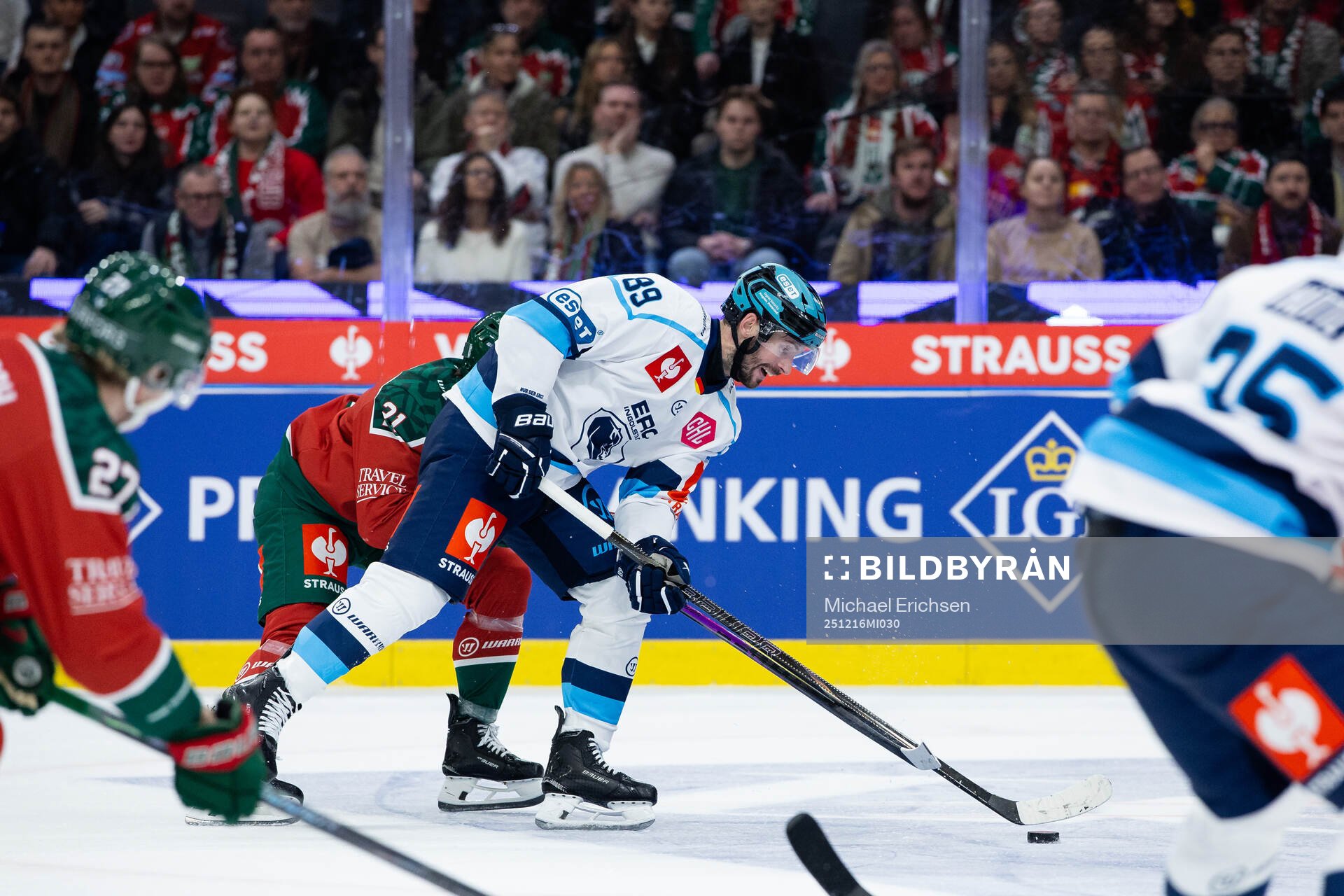 Jere Innala of Frölunda and Austen Keating of Ingolstadt