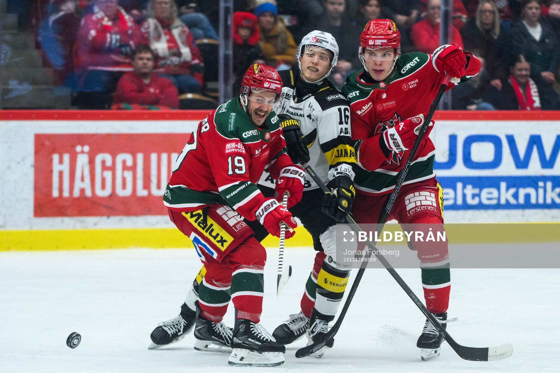 Modos Tyler Kelleher och Viktor Persson mot Västerås
