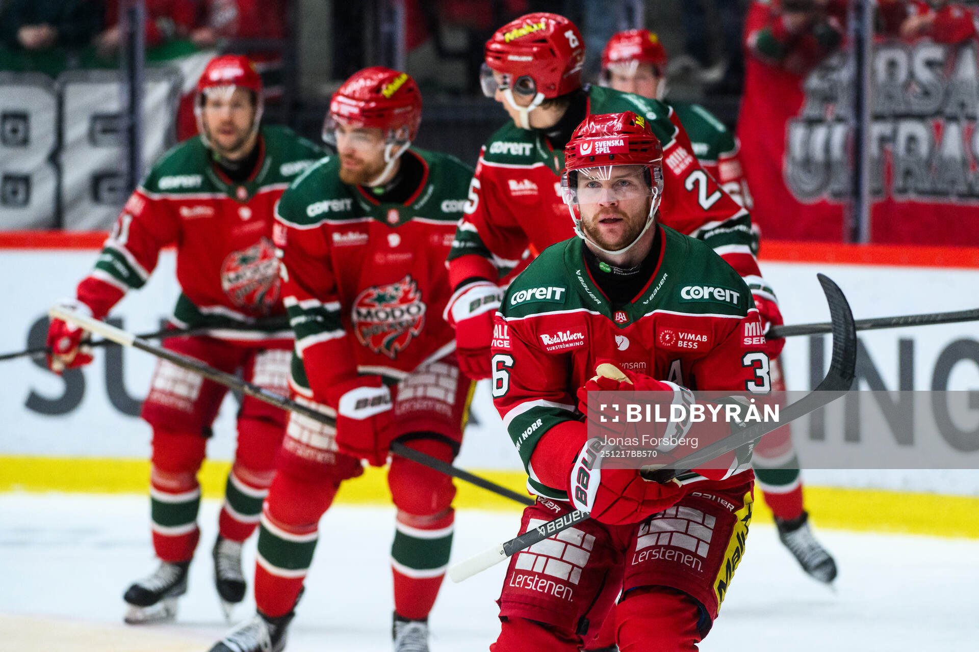 Modos Sebastian Ohlsson jublar