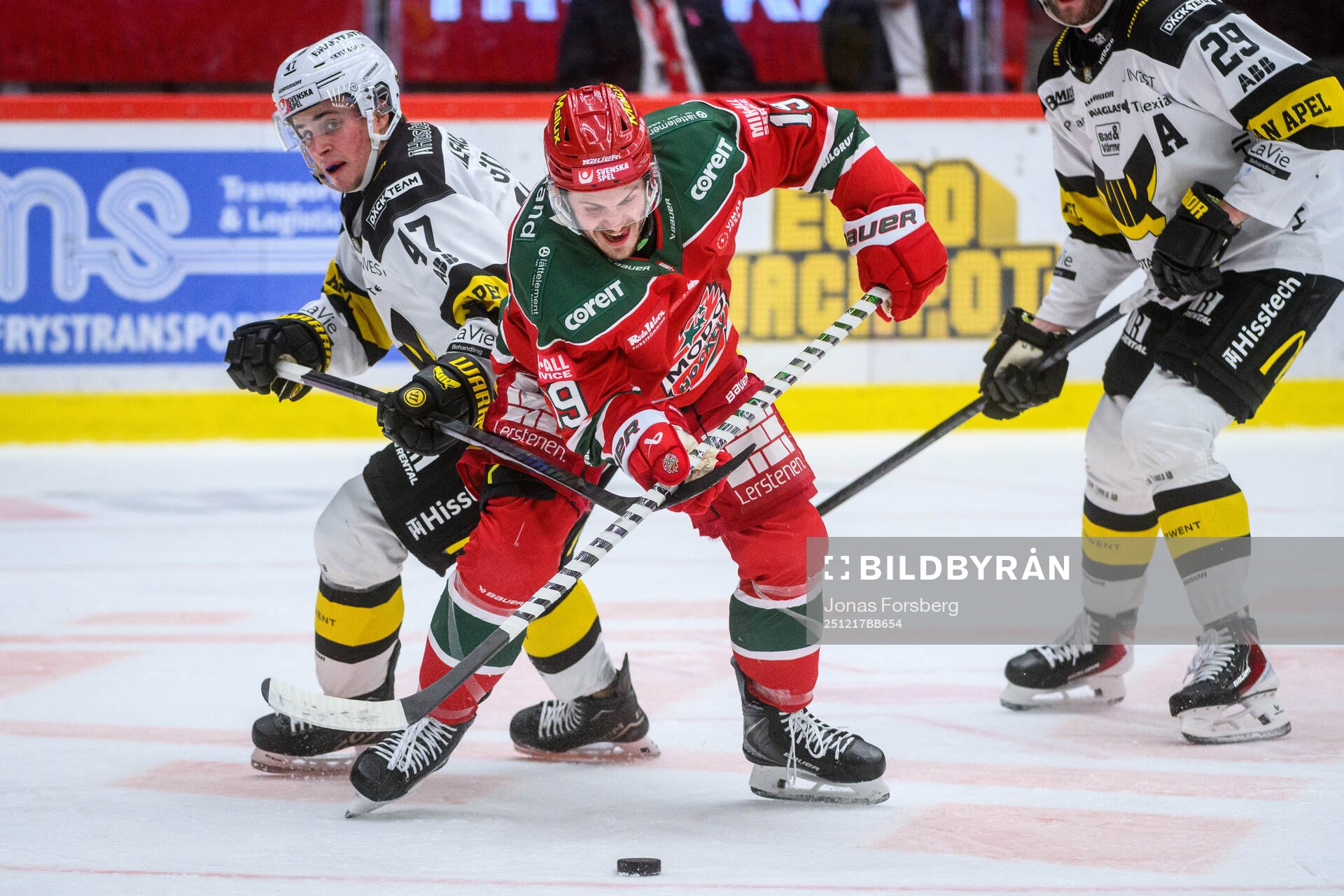 Västerås Patrick Guay och Modos Tyler Kelleher