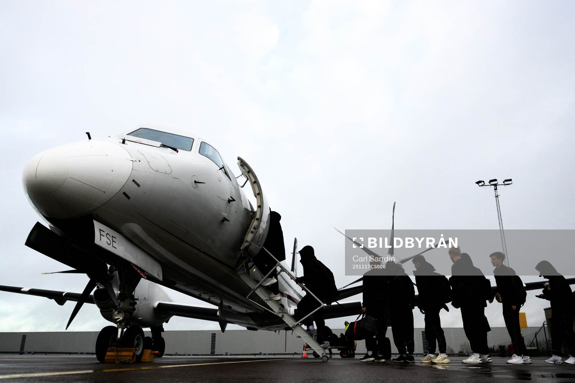 The players board the airplane